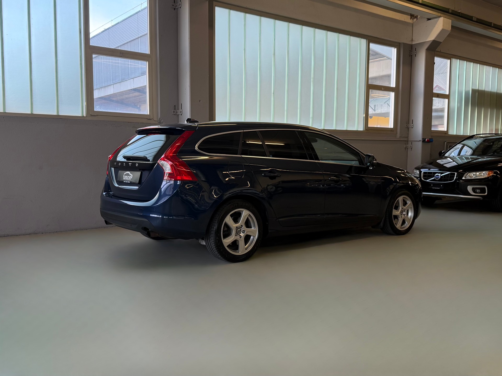 VOLVO V60 T5 Summum Powershift-image-5
