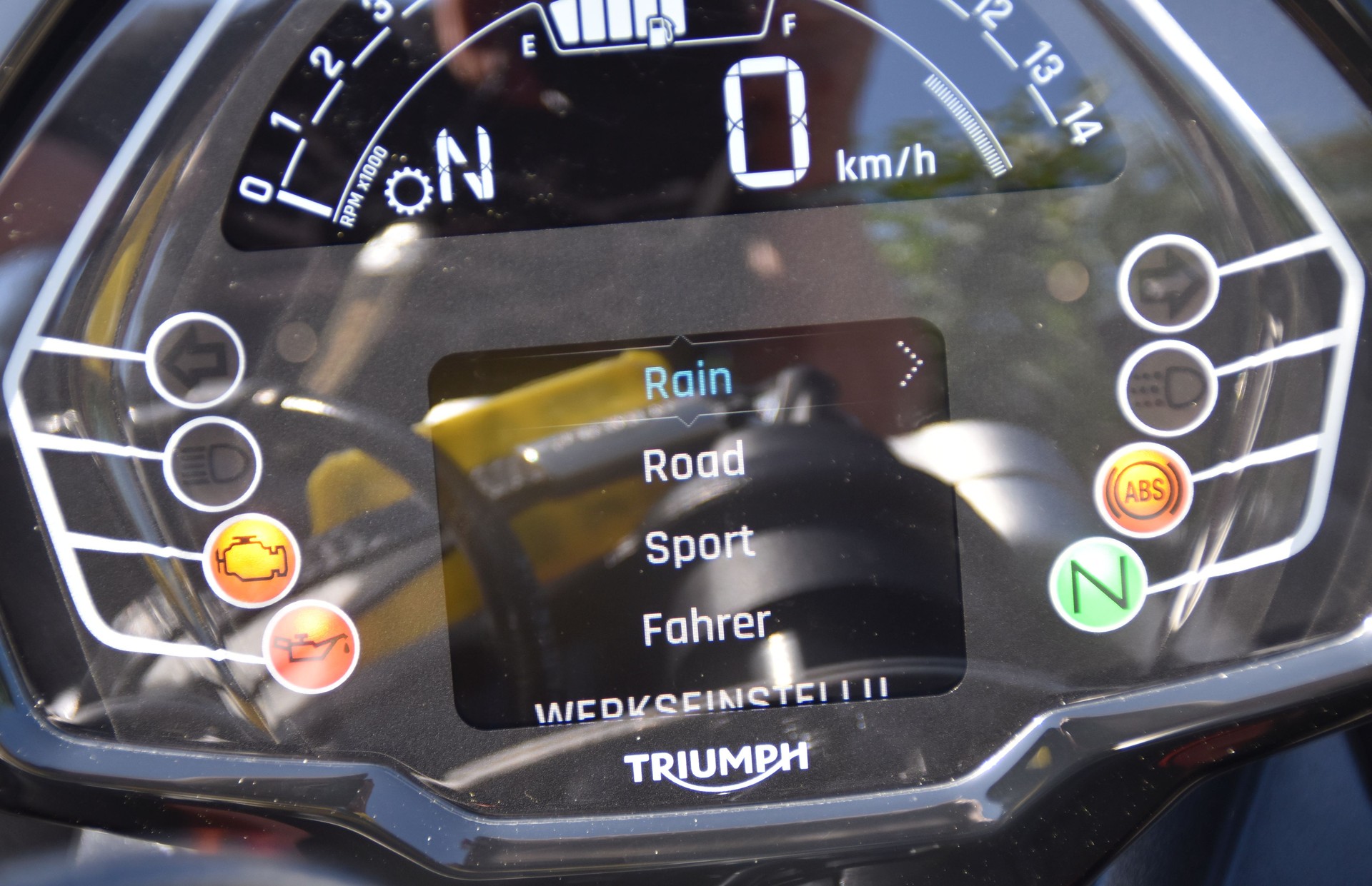 TRIUMPH Street Triple 765 R A2 (35kW)-image-6