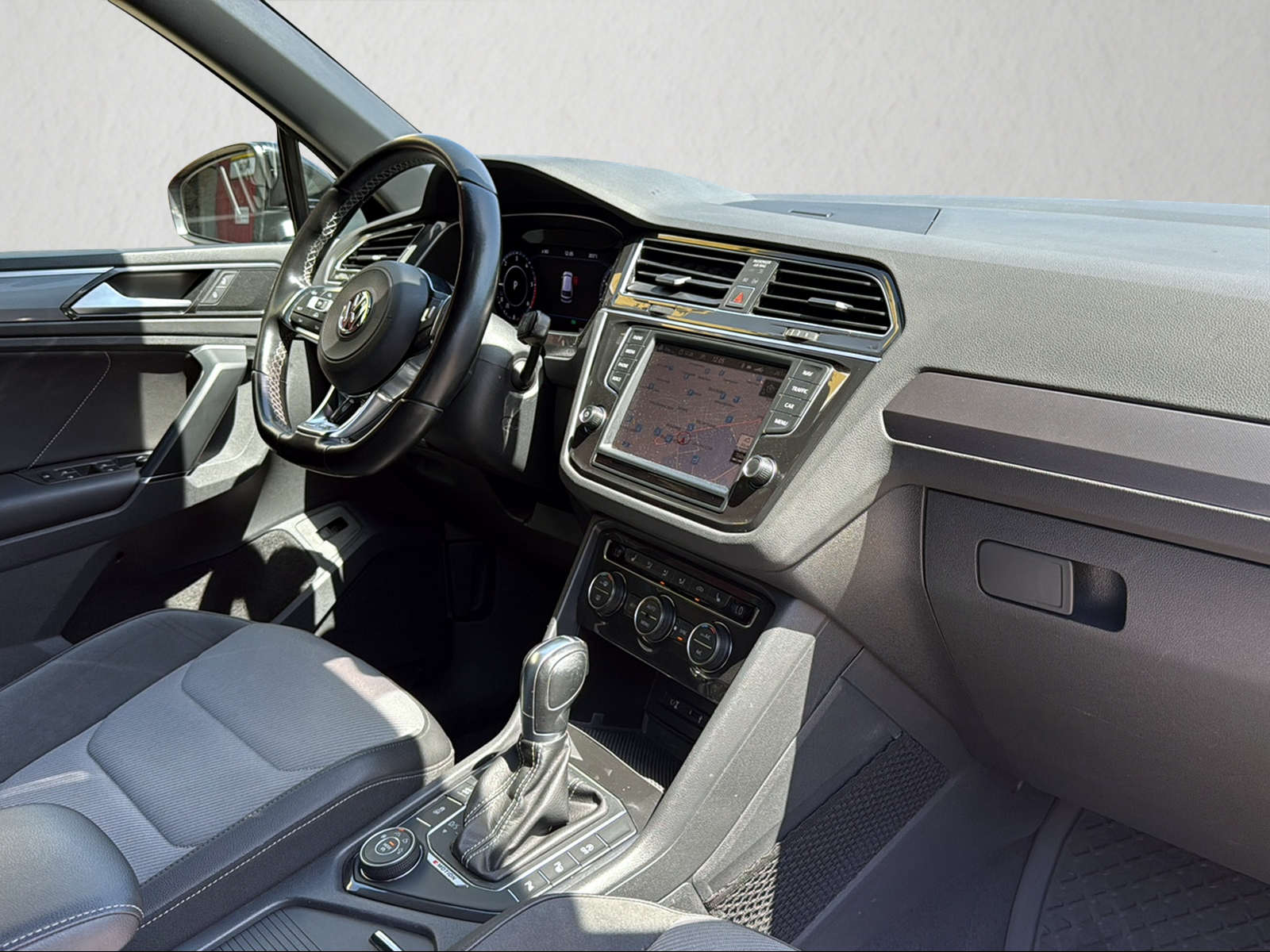 VW Tiguan 2.0 TDI SCR Highline 4Motion DSG-image-13