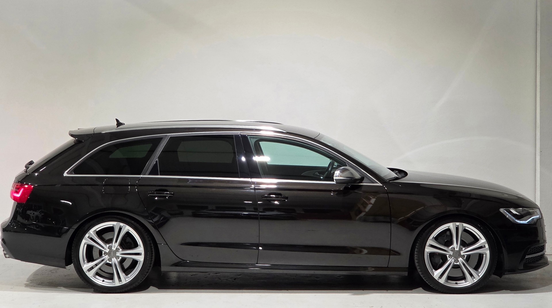 AUDI S6 Avant 4.0 TFSI V8 quattro S-tronic-image-27