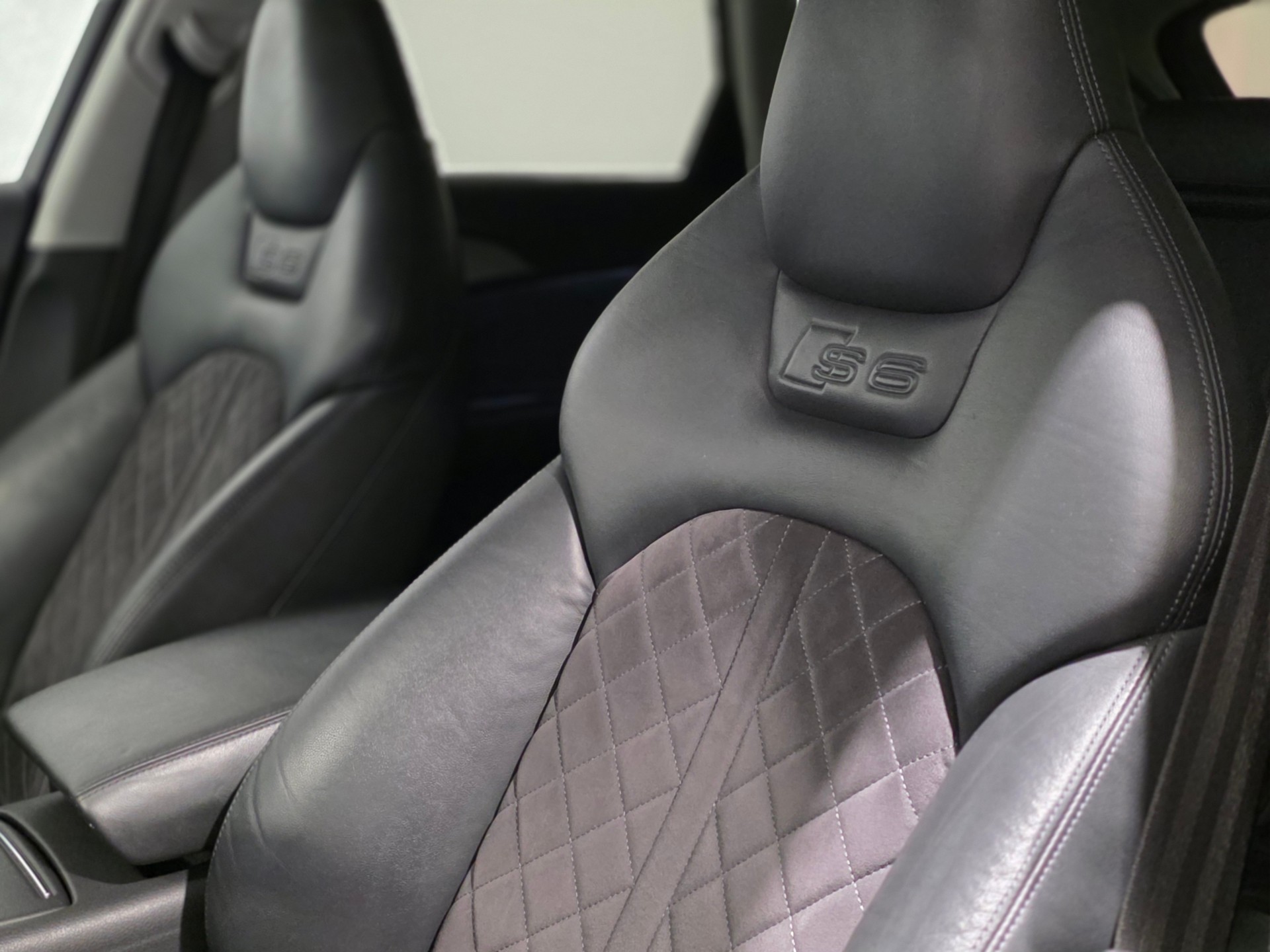 AUDI S6 Avant 4.0 TFSI V8 quattro S-tronic-image-14