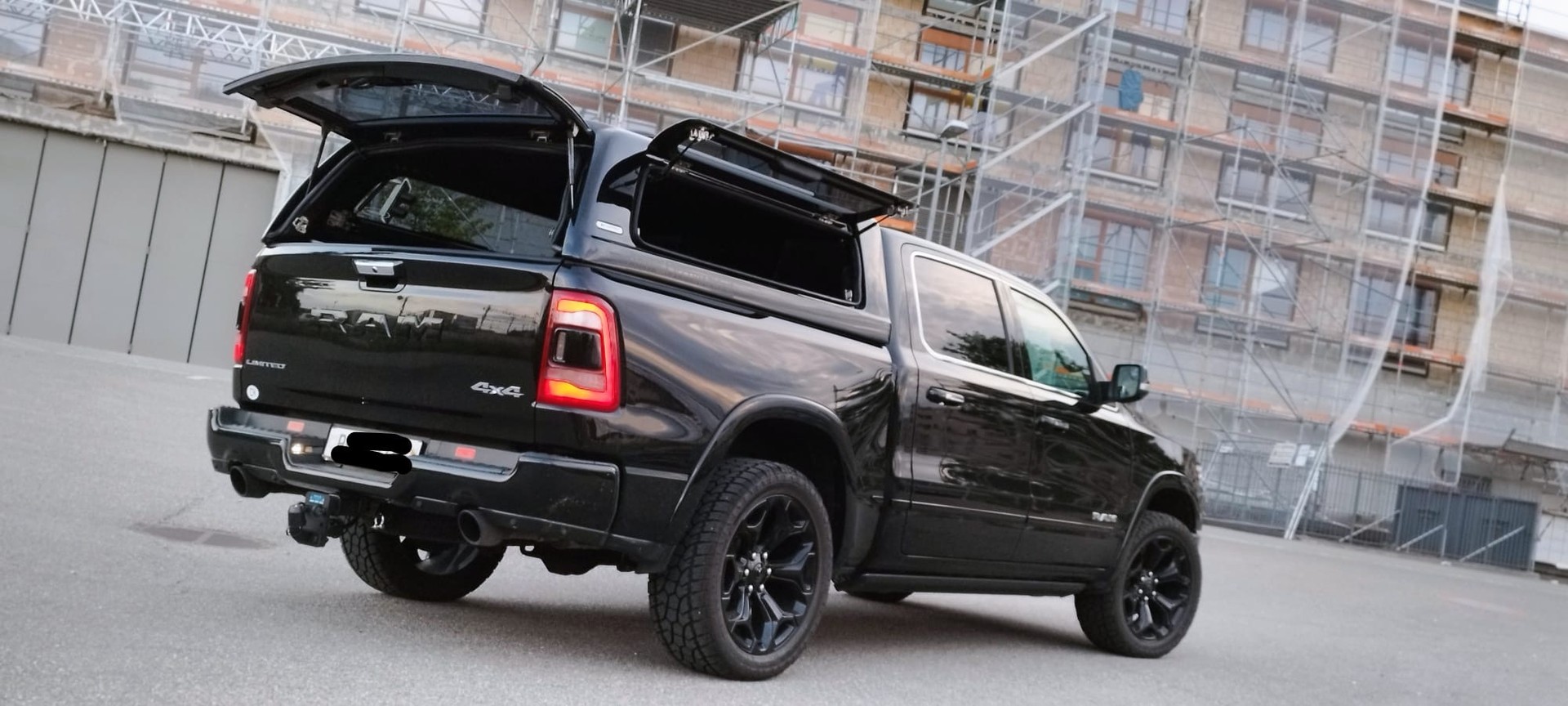 DODGE 1500 5.7L V8 HEMI 4x4 Limited-image-8