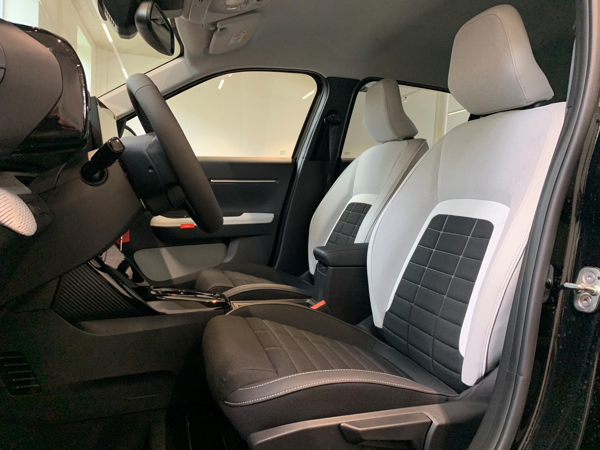 CITROEN C3 1.2i MHEV Tricolore DCS6-image-8