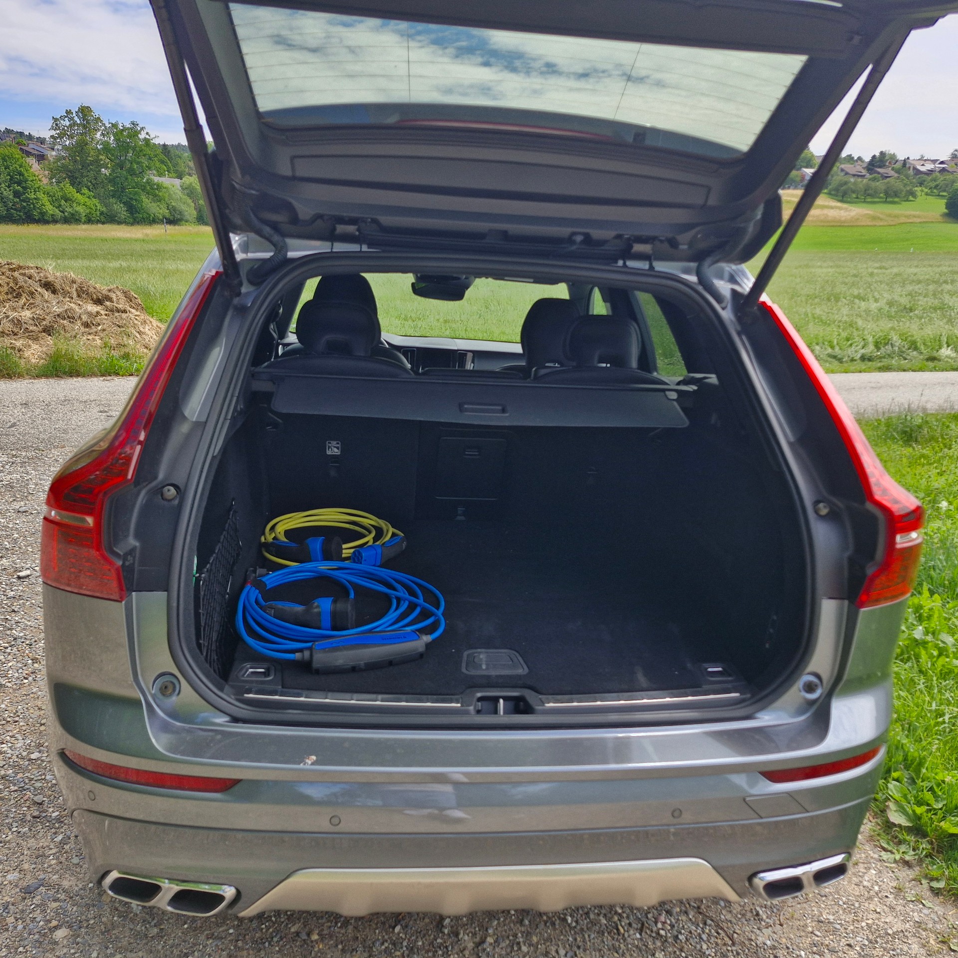 VOLVO 2.0 T8 TE R-Design eAWD-image-9