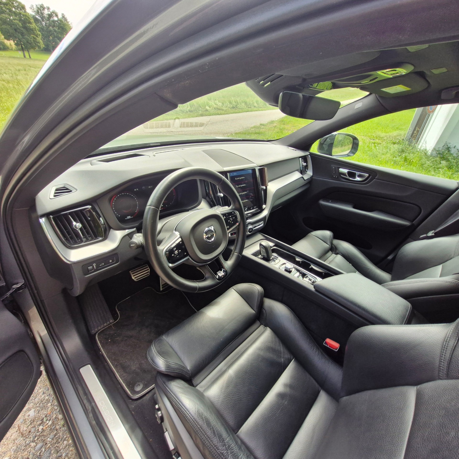 VOLVO 2.0 T8 TE R-Design eAWD-image-8