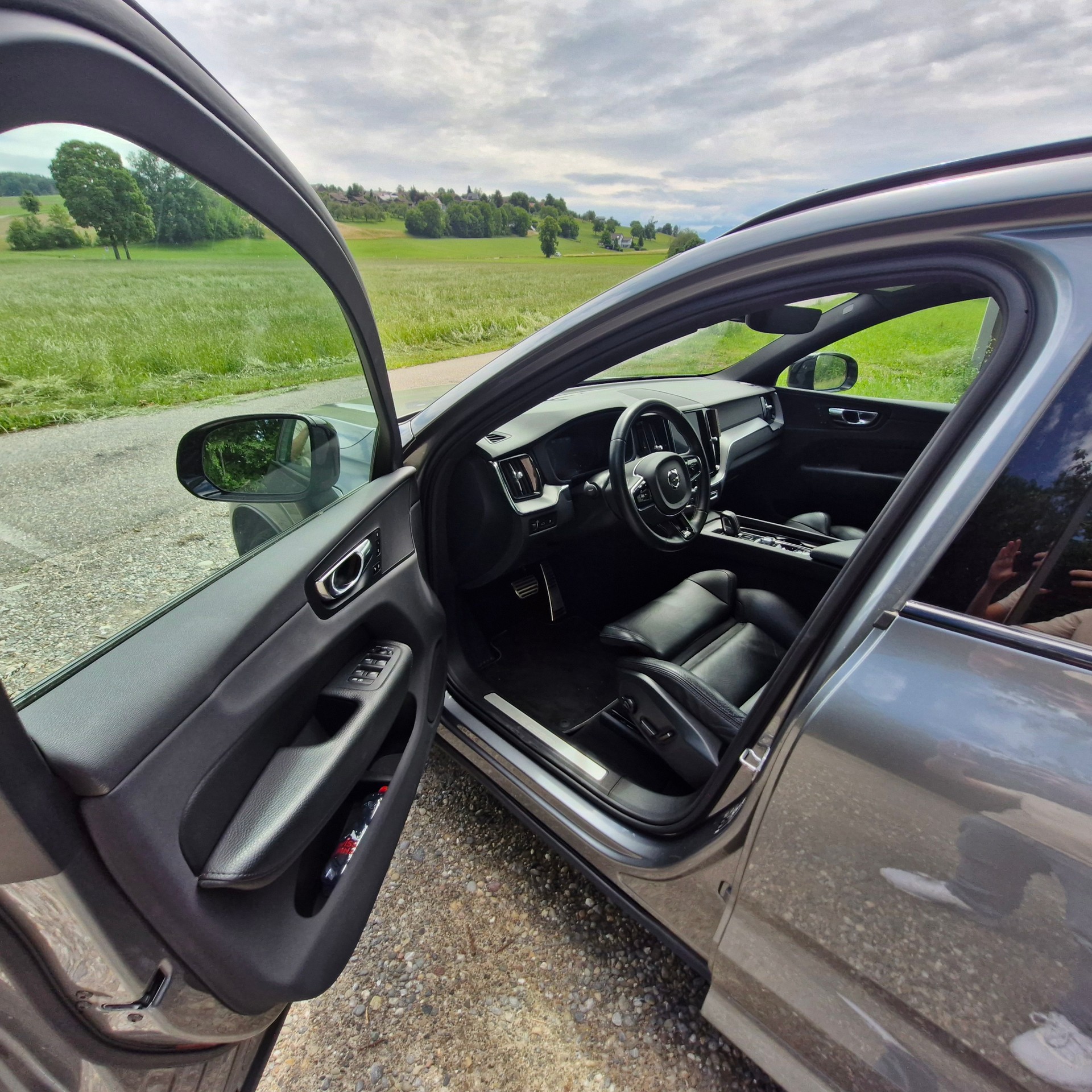 VOLVO 2.0 T8 TE R-Design eAWD-image-6