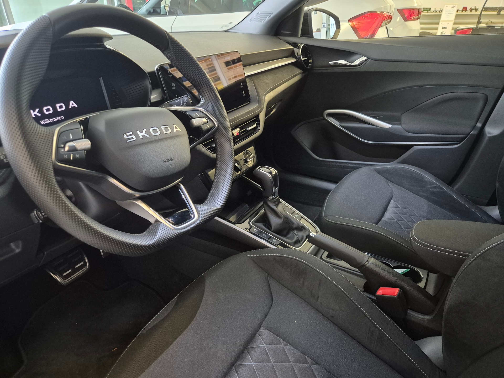 SKODA Fabia 1.0 TSI Selection DSG-image-4