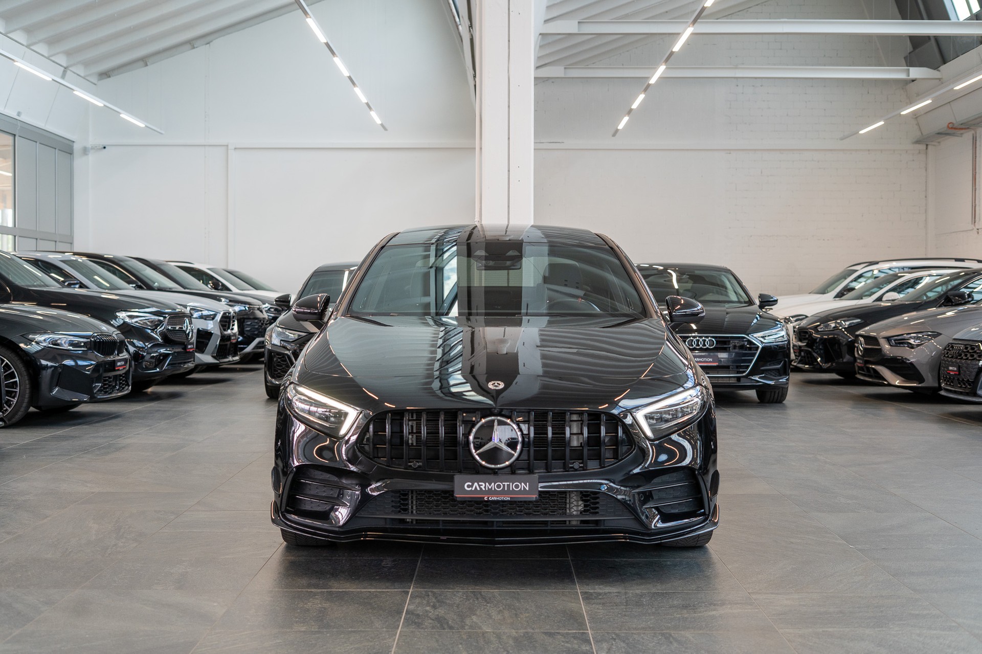 MERCEDES-BENZ A 35 AMG 4matic Limousine / CH-Fahrzeug / Panorama / el.Sitze-showroom-element-1