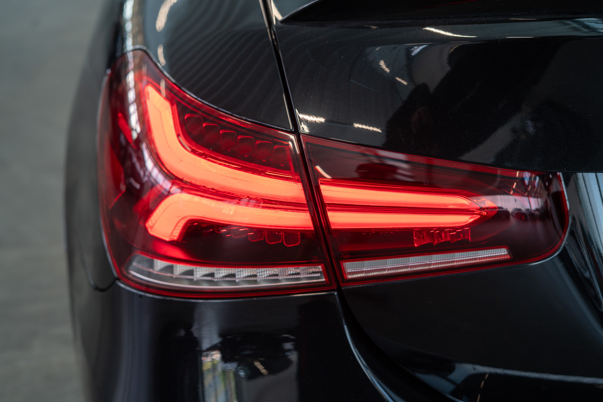MERCEDES-BENZ A 35 AMG 4matic Limousine / CH-Fahrzeug / Panorama / el.Sitze-image-5