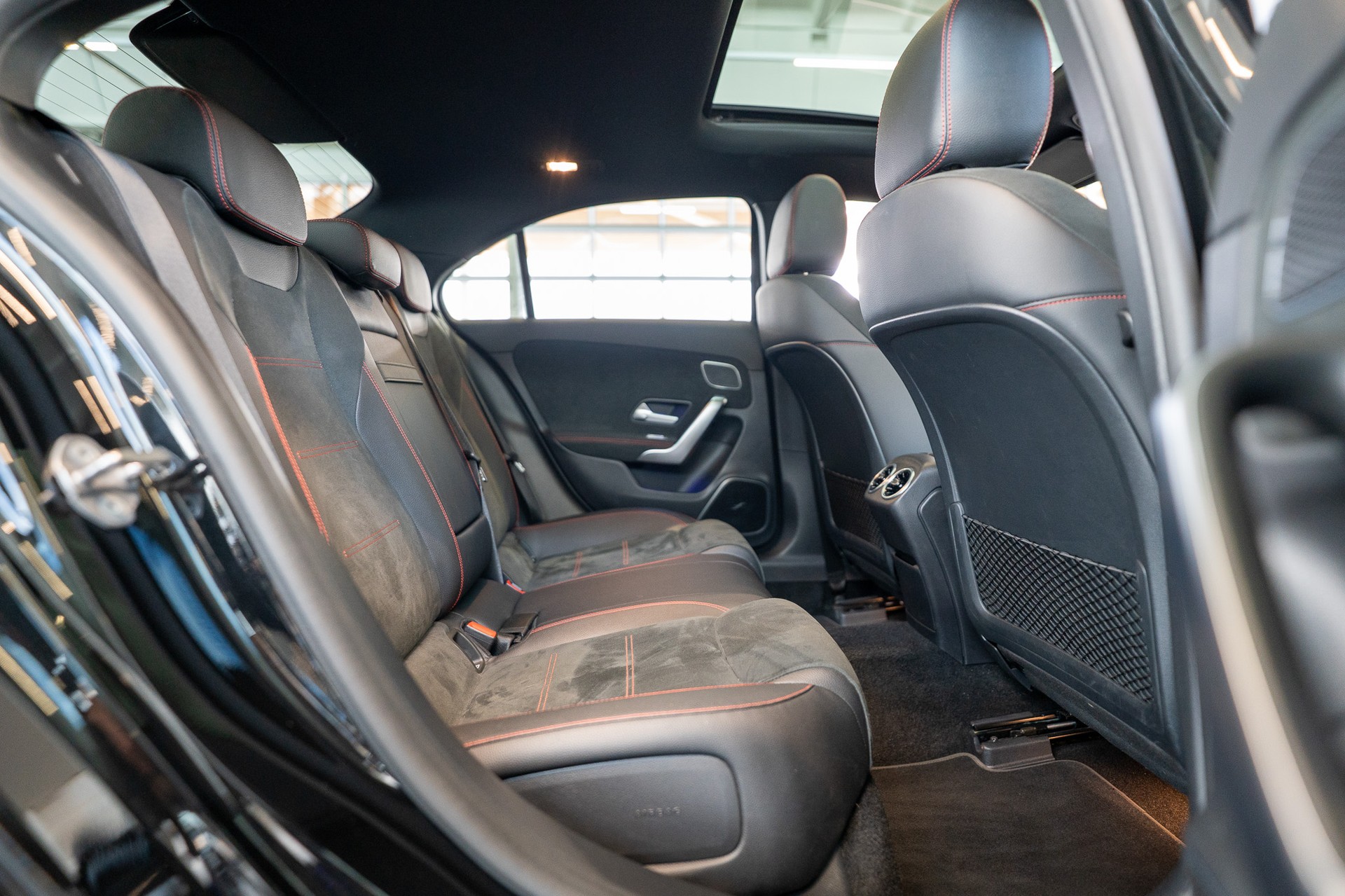MERCEDES-BENZ A 35 AMG 4matic Limousine / CH-Fahrzeug / Panorama / el.Sitze-image-14