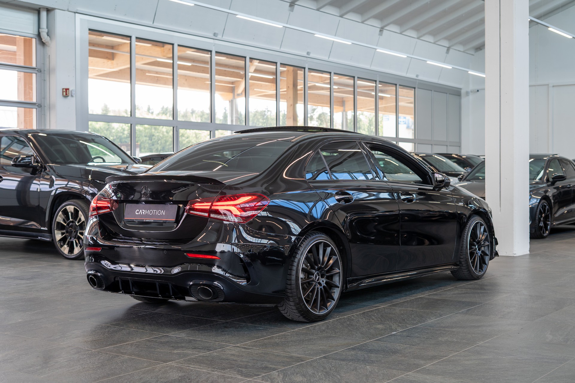 MERCEDES-BENZ A 35 AMG 4matic Limousine / CH-Fahrzeug / Panorama / el.Sitze-showroom-element-3