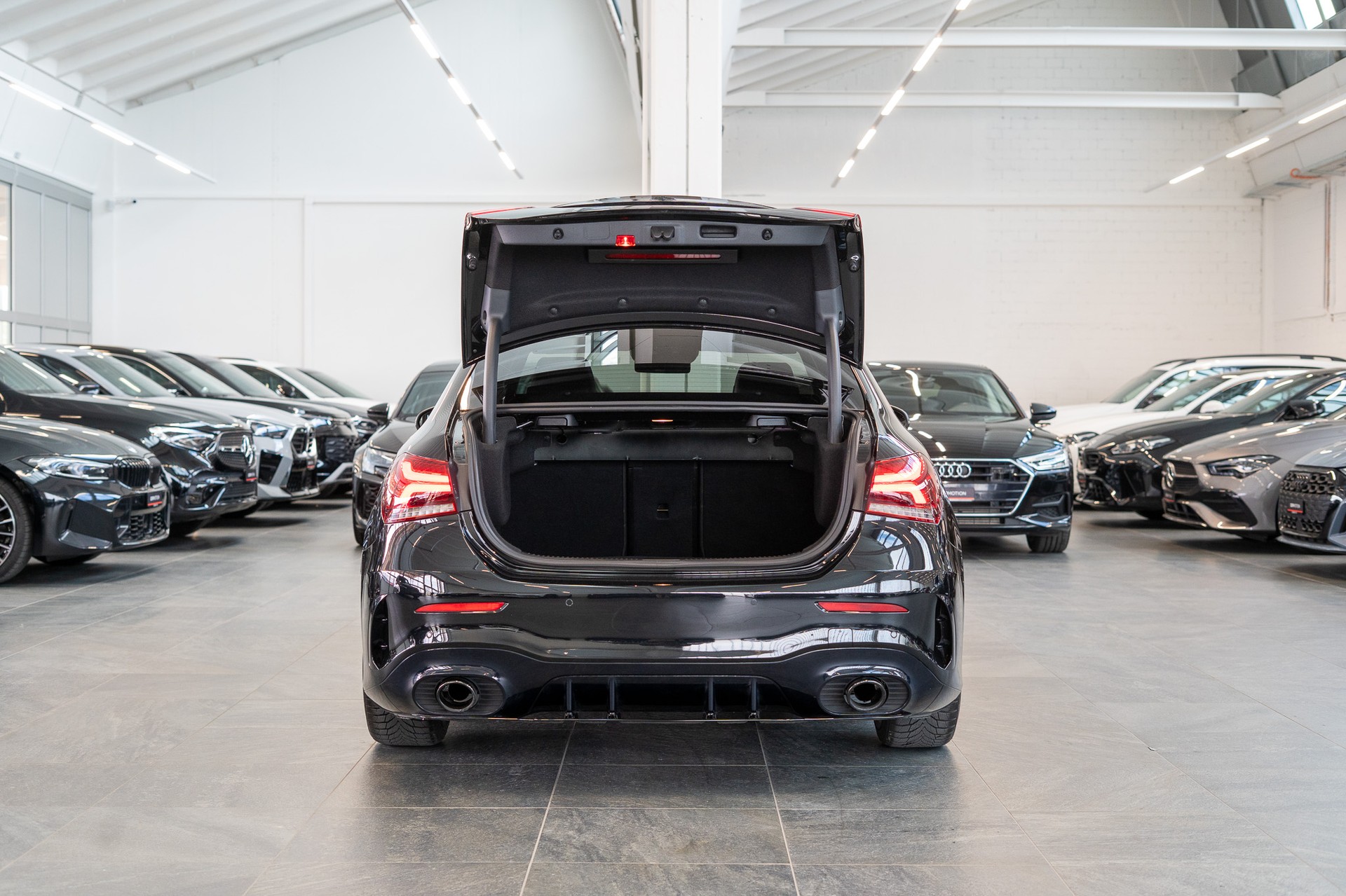 MERCEDES-BENZ A 35 AMG 4matic Limousine / CH-Fahrzeug / Panorama / el.Sitze-image-6
