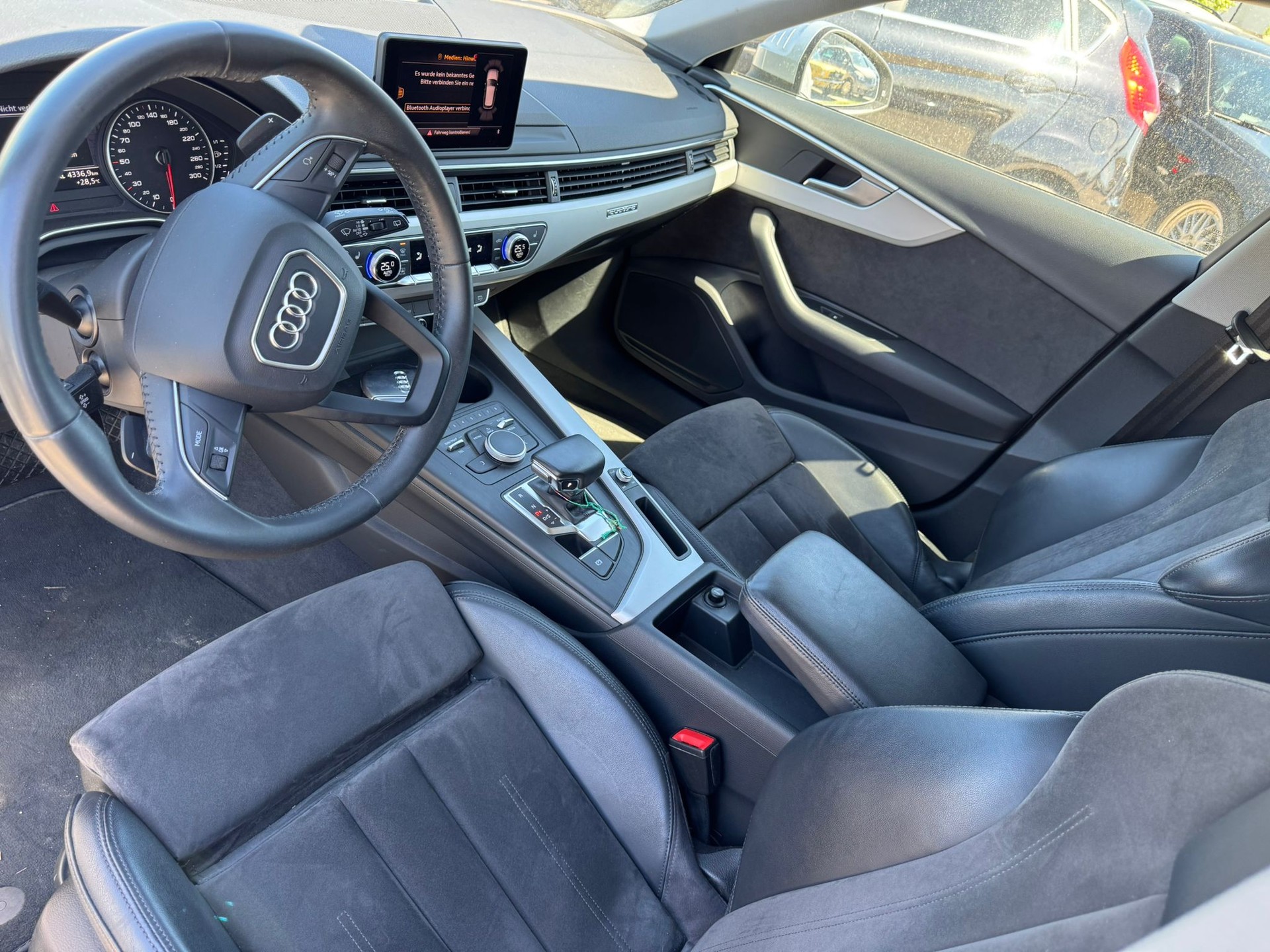 AUDI A4 Avant 40 TDI Sport quattro S-tronic-image-12