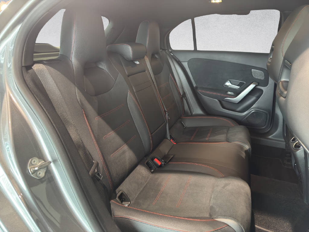 MERCEDES-BENZ A 200 AMG Line-image-12