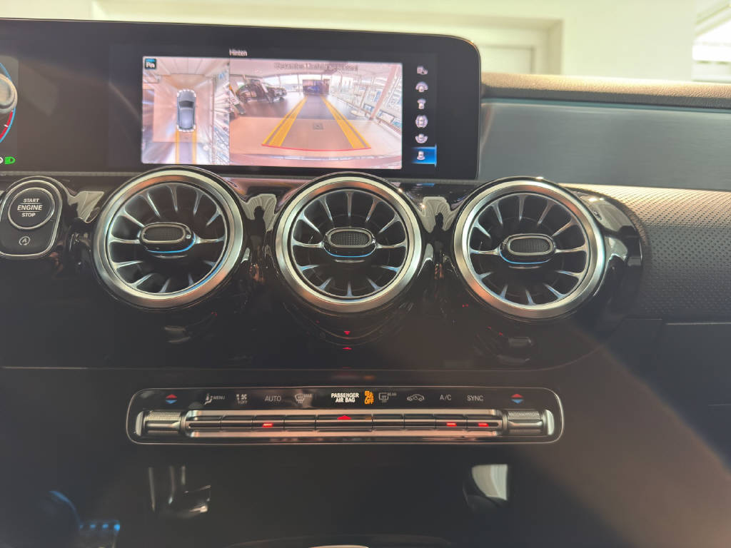 MERCEDES-BENZ A 200 AMG Line-image-5