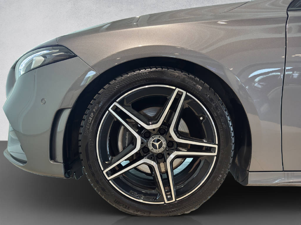 MERCEDES-BENZ A 200 AMG Line-image-6