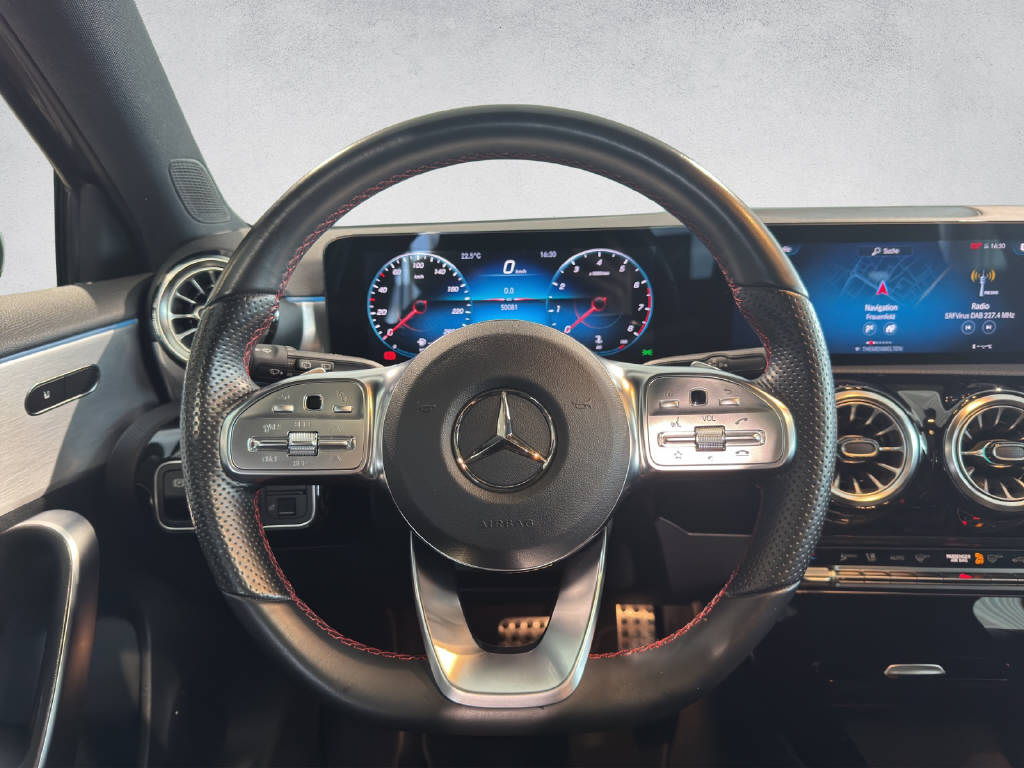 MERCEDES-BENZ A 200 AMG Line-image-11