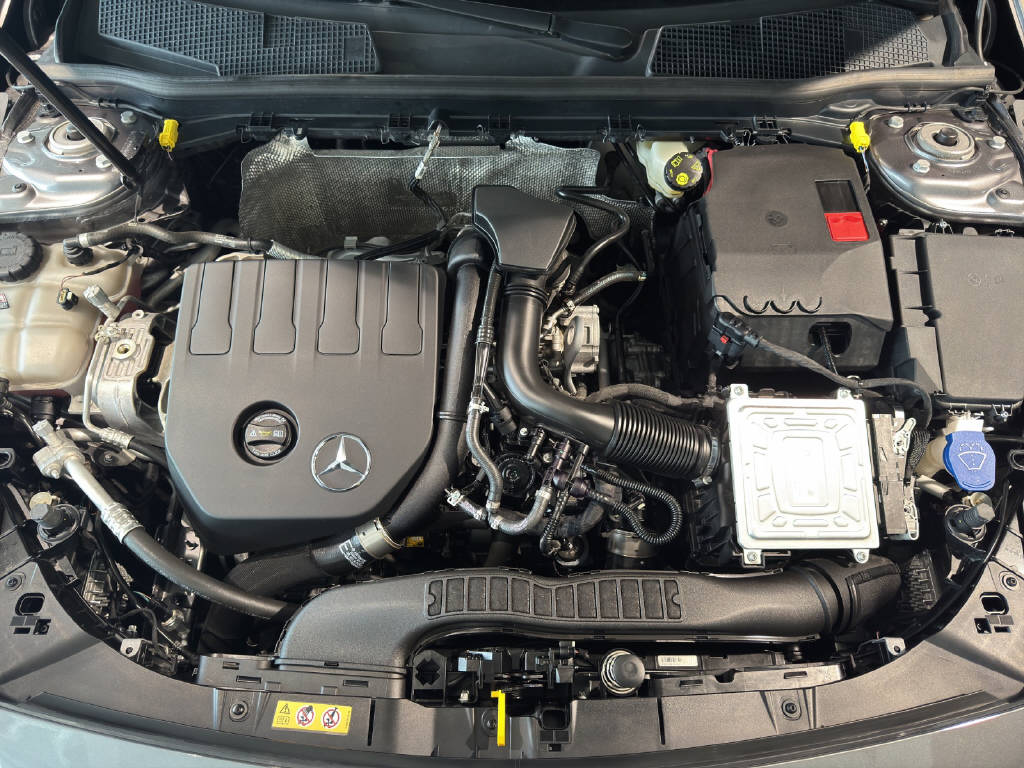 MERCEDES-BENZ A 200 AMG Line-image-8