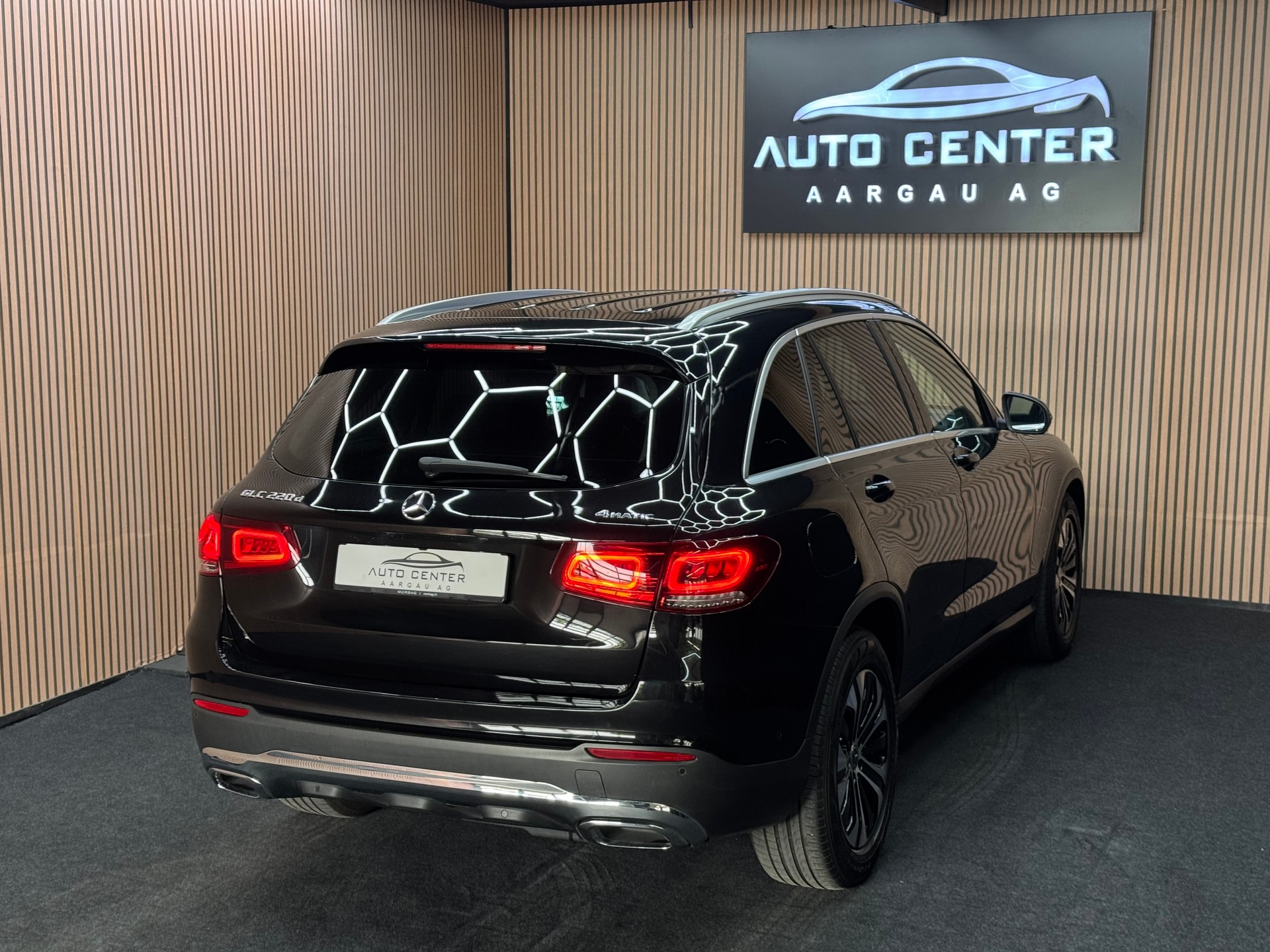 MERCEDES-BENZ GLC 220 d 4m | 1 Jahr Garantie | Facelift | *ab CHF 249.-/ Monat*-image-4