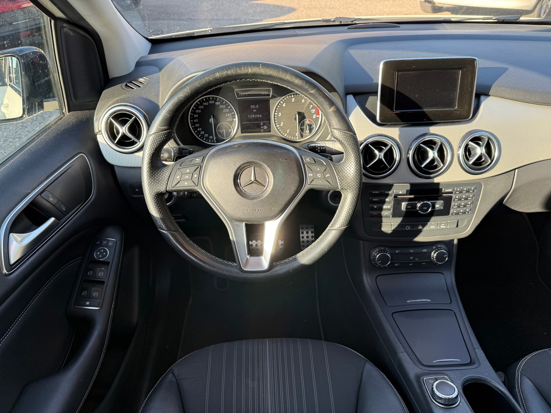 MERCEDES-BENZ B 180 7G-DCT-image-12