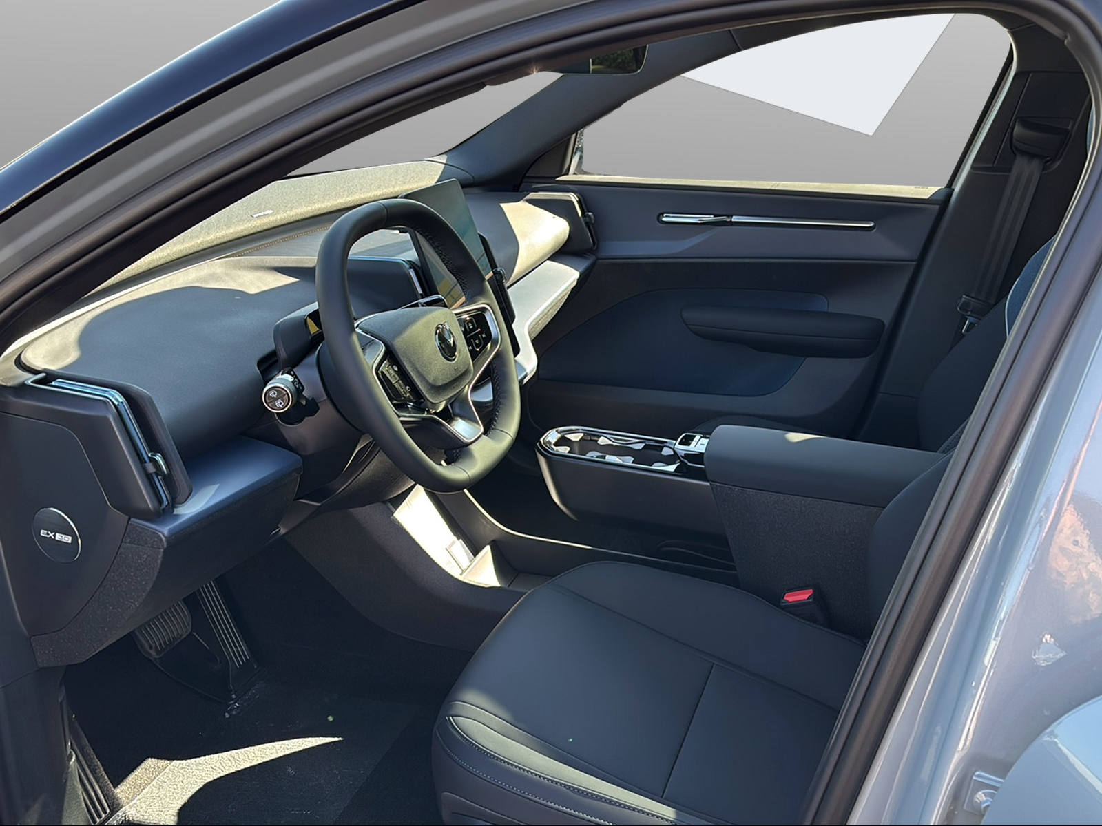 VOLVO EX30 Cross Country P8 69 kWh AWD Ultra-image-7