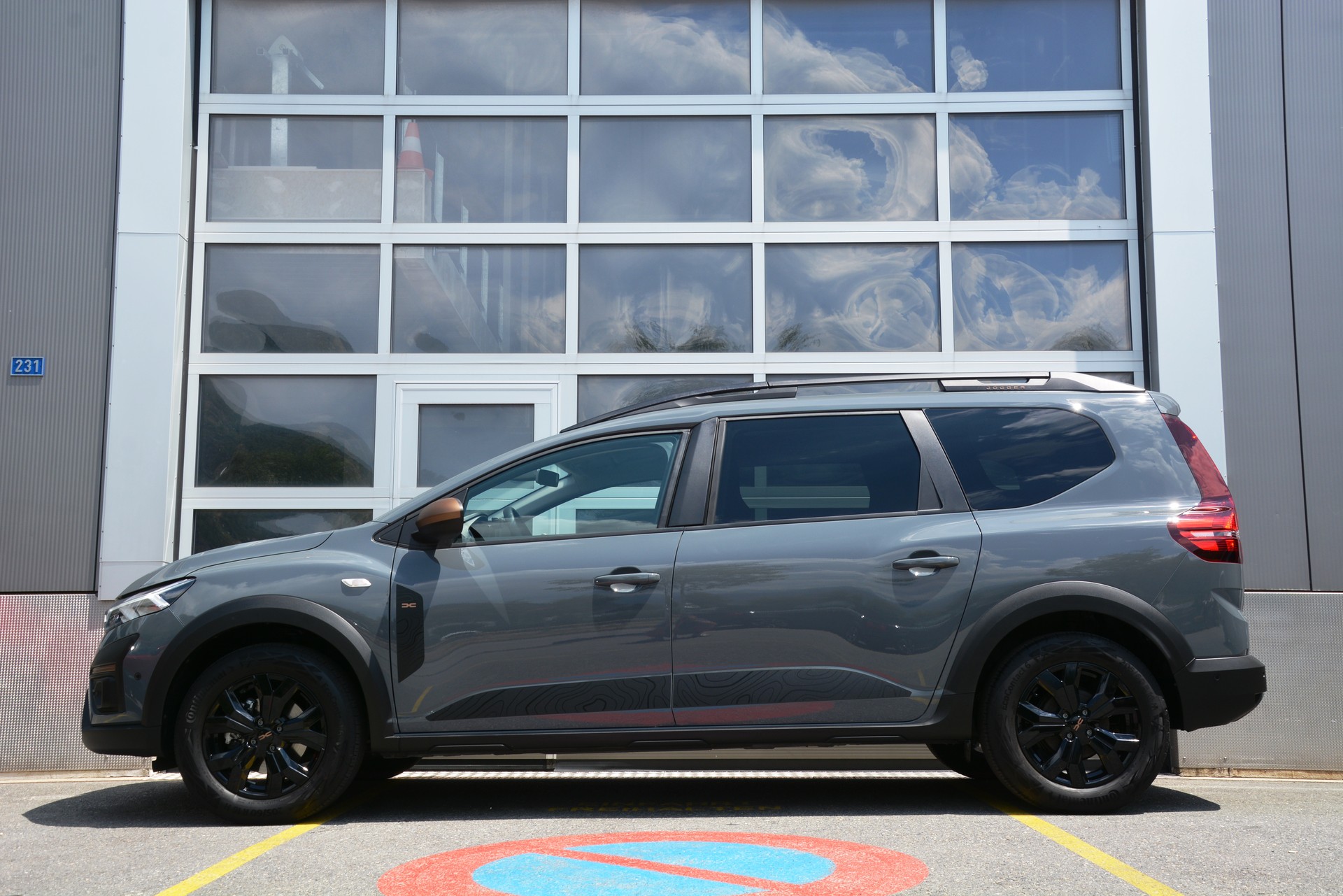 DACIA Jogger HEV 140 Extreme-image-3