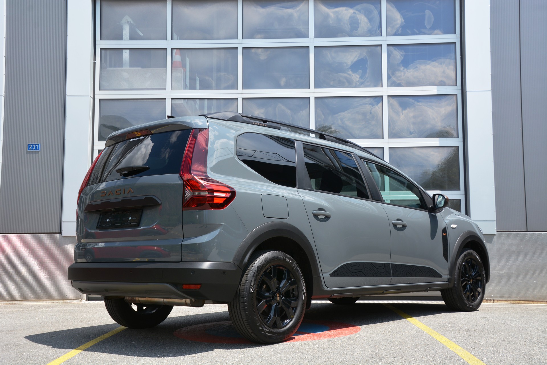 DACIA Jogger HEV 140 Extreme-image-1