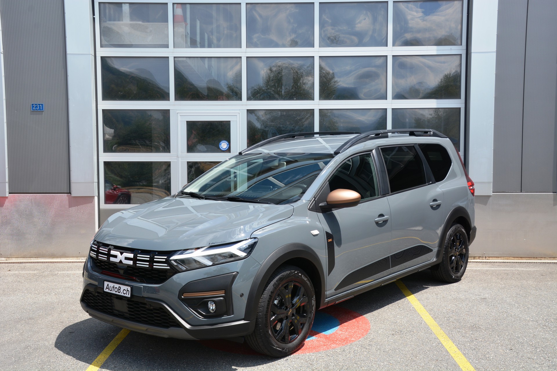 DACIA Jogger HEV 140 Extreme-image-0