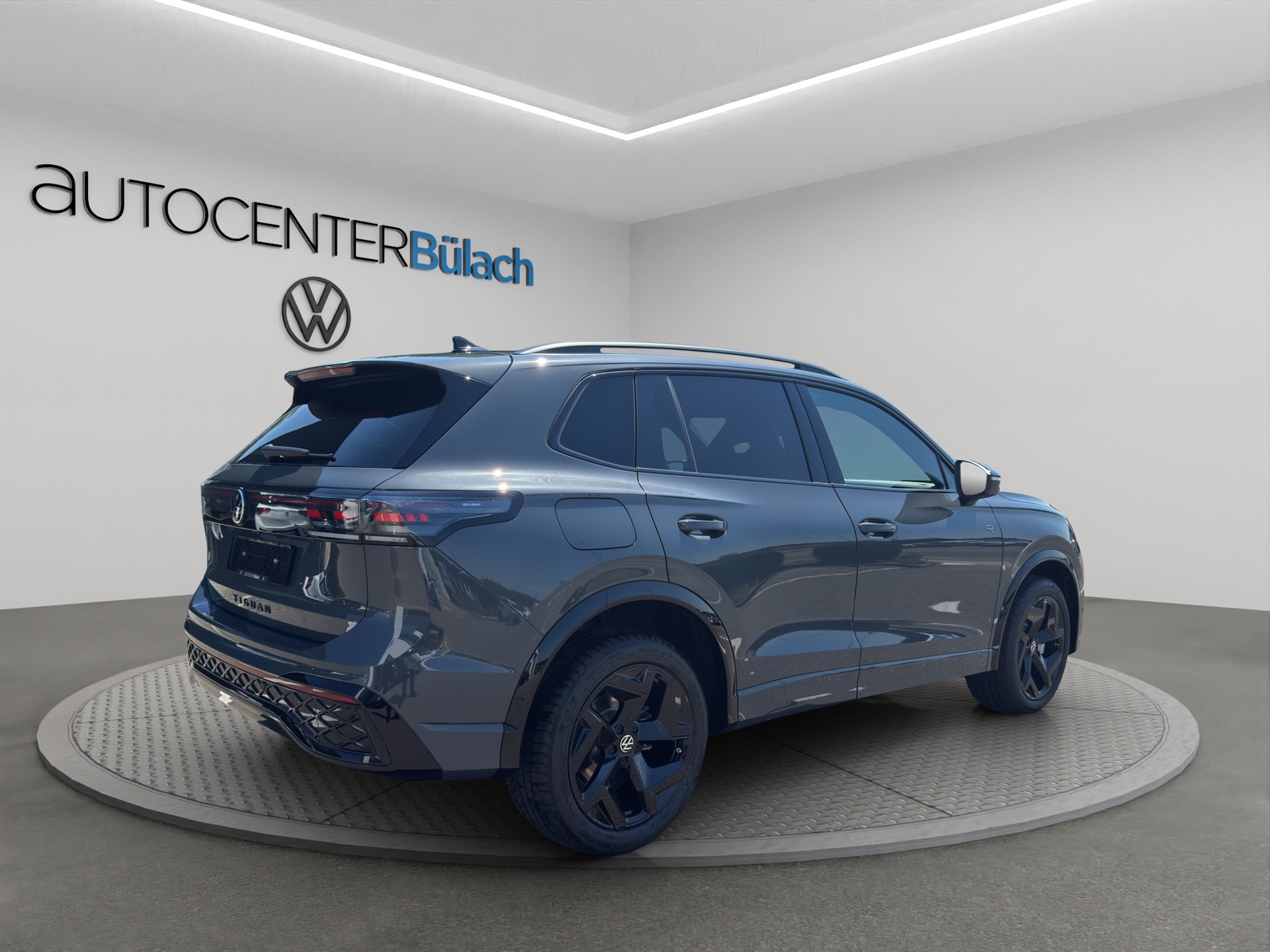 VW Tiguan 2.0 TSI DSG R-Line 4Motion-image-4