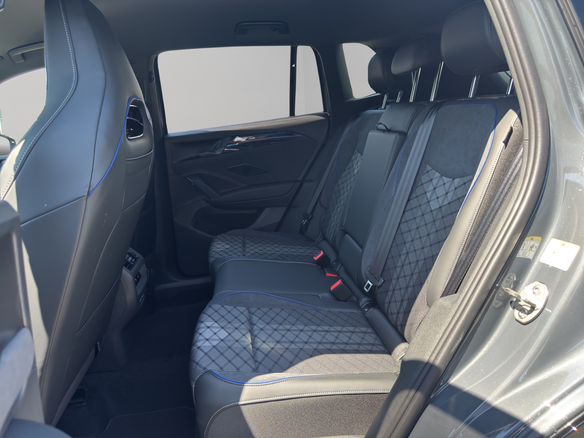 VW Tiguan 2.0 TSI DSG R-Line 4Motion-image-10