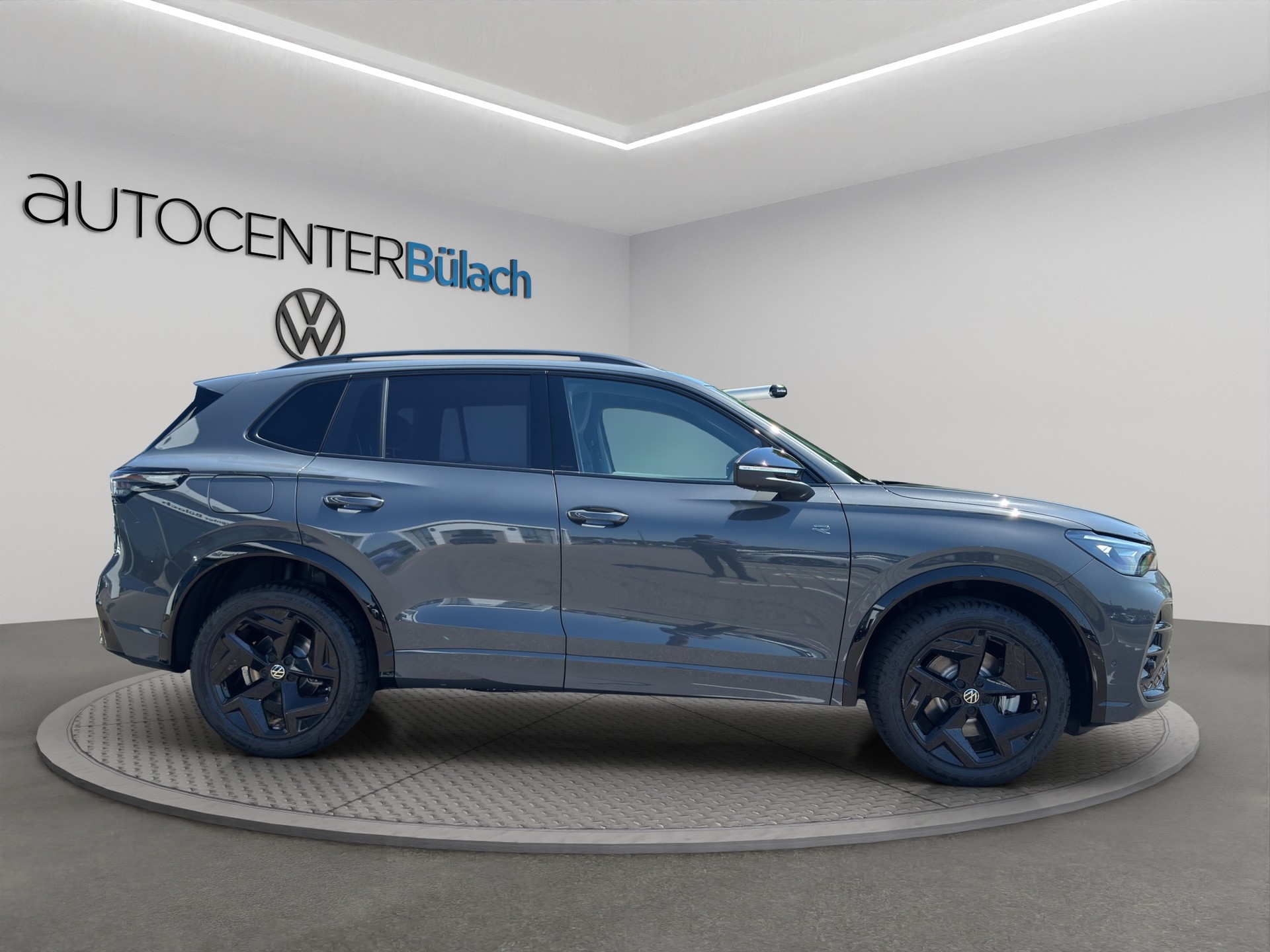 VW Tiguan 2.0 TSI DSG R-Line 4Motion-image-3