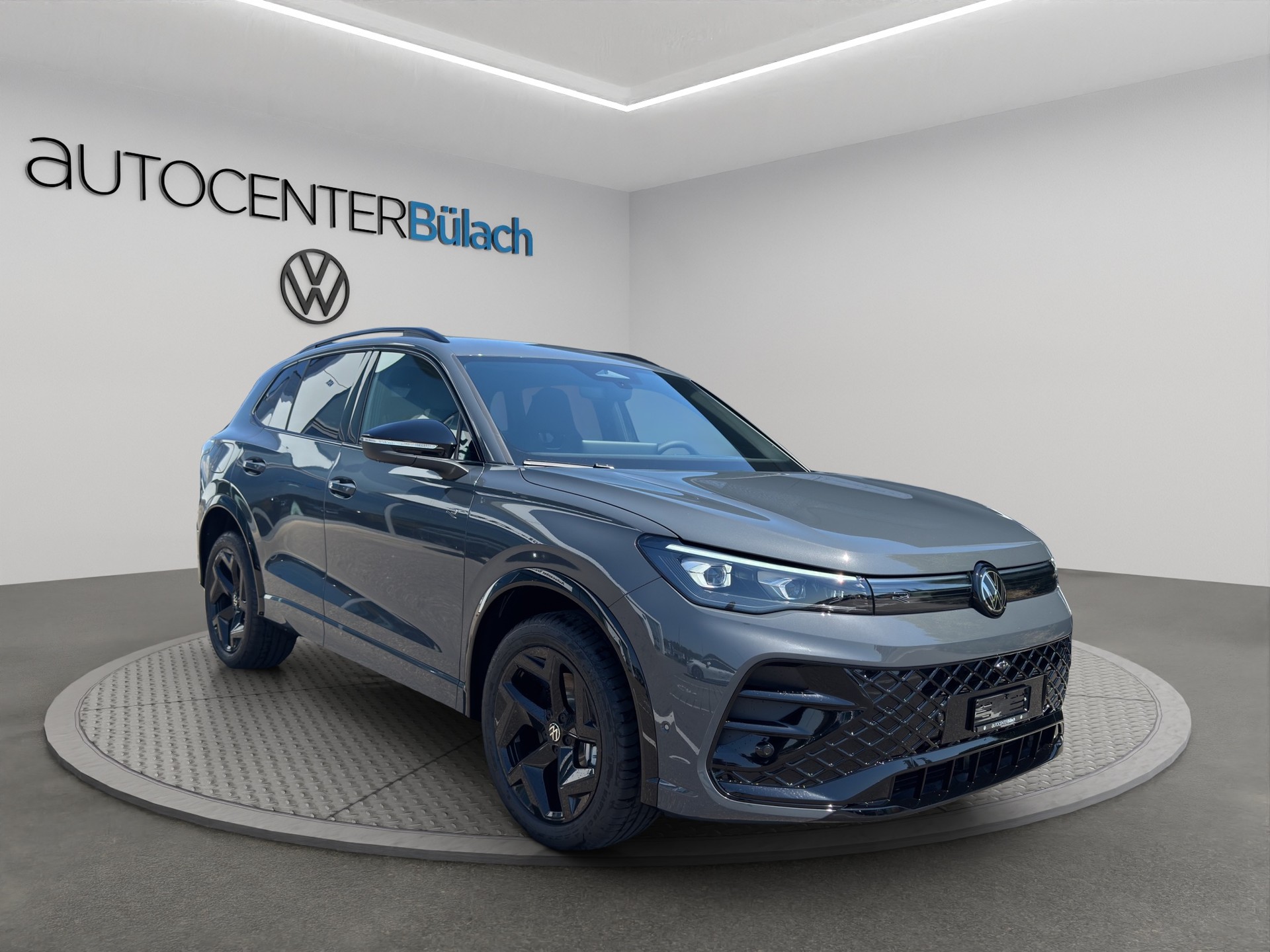 VW Tiguan 2.0 TSI DSG R-Line 4Motion-image-2