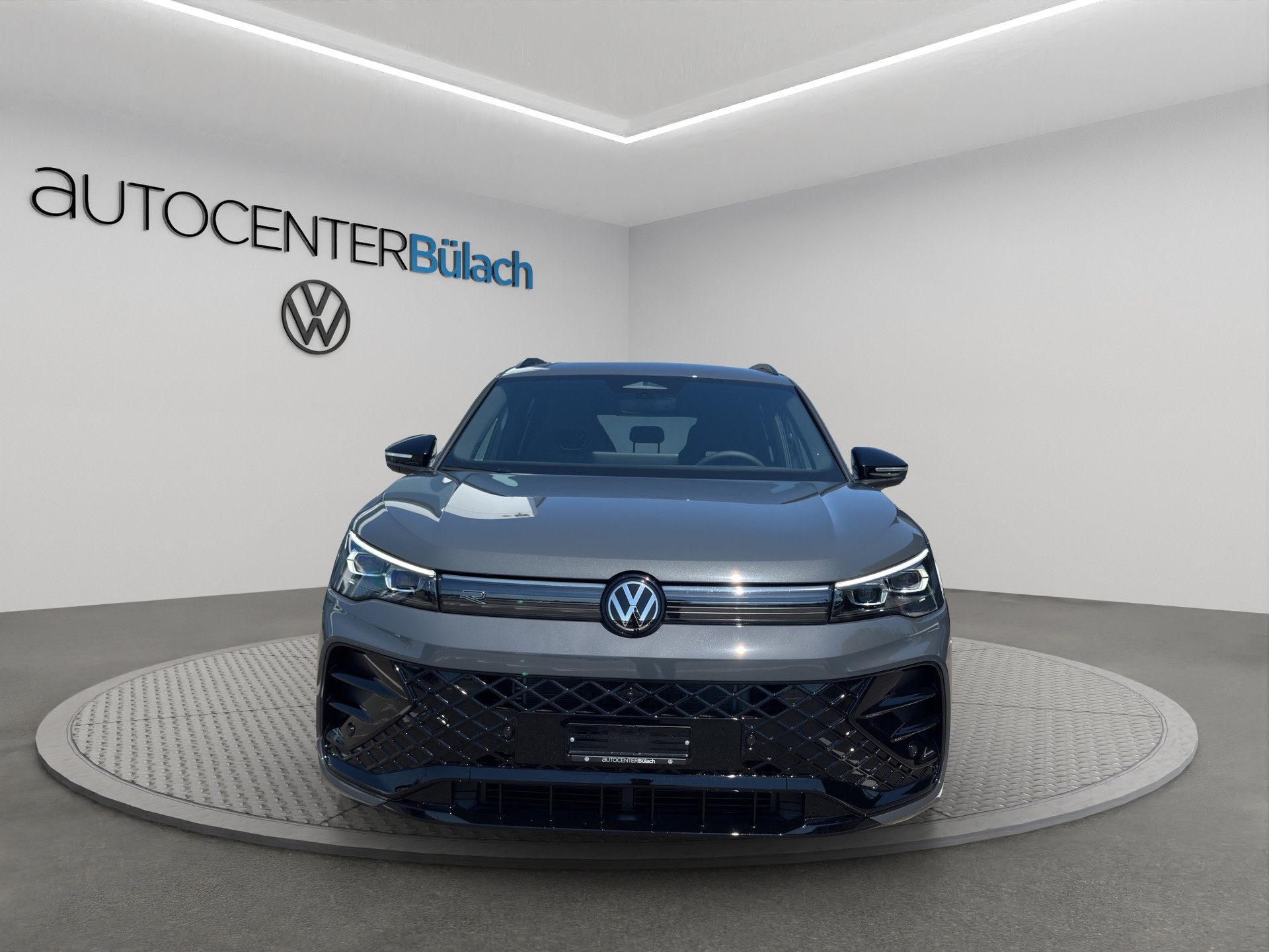 VW Tiguan 2.0 TSI DSG R-Line 4Motion-image-1