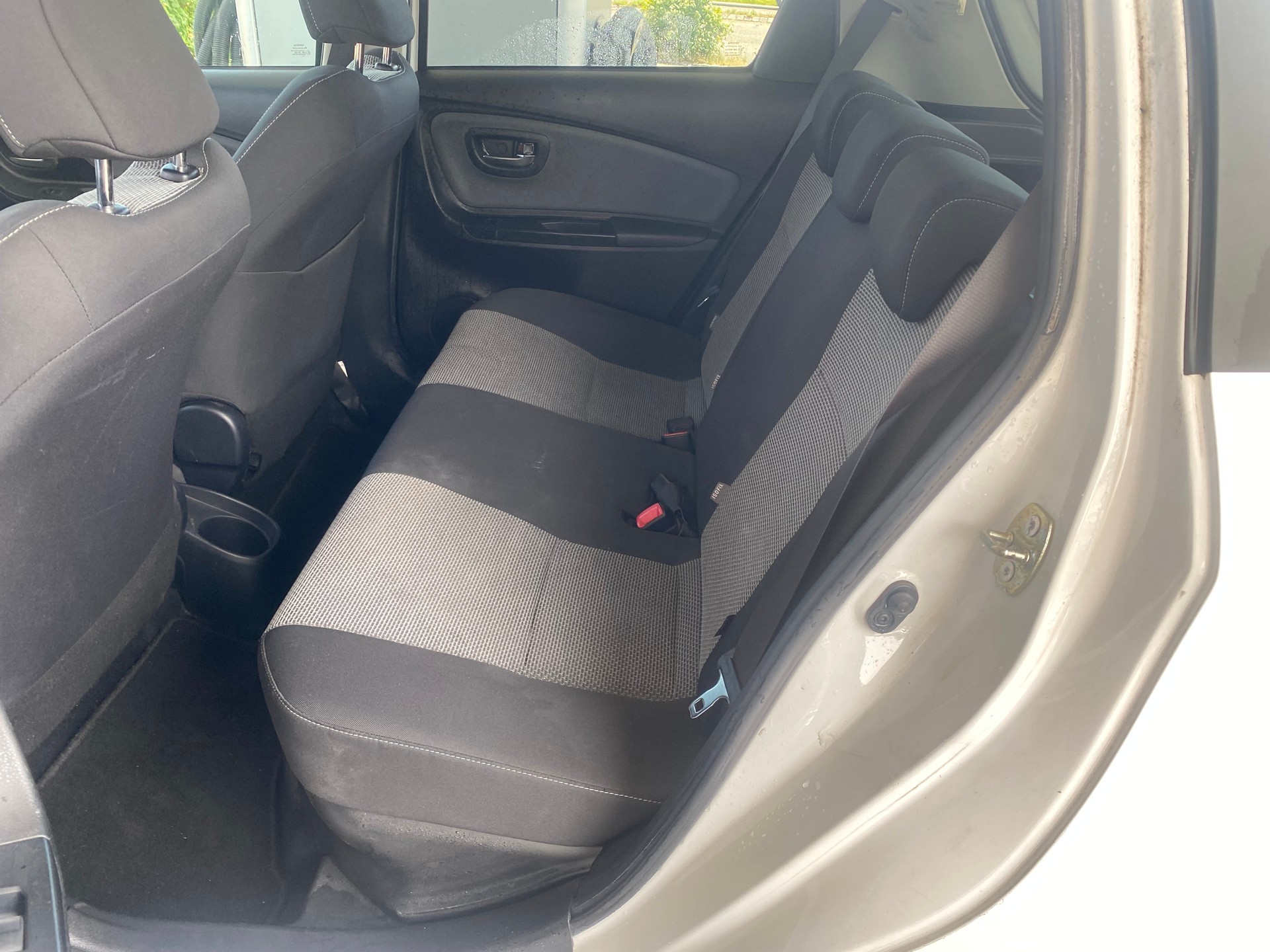 TOYOTA Yaris Hybrid-image-10