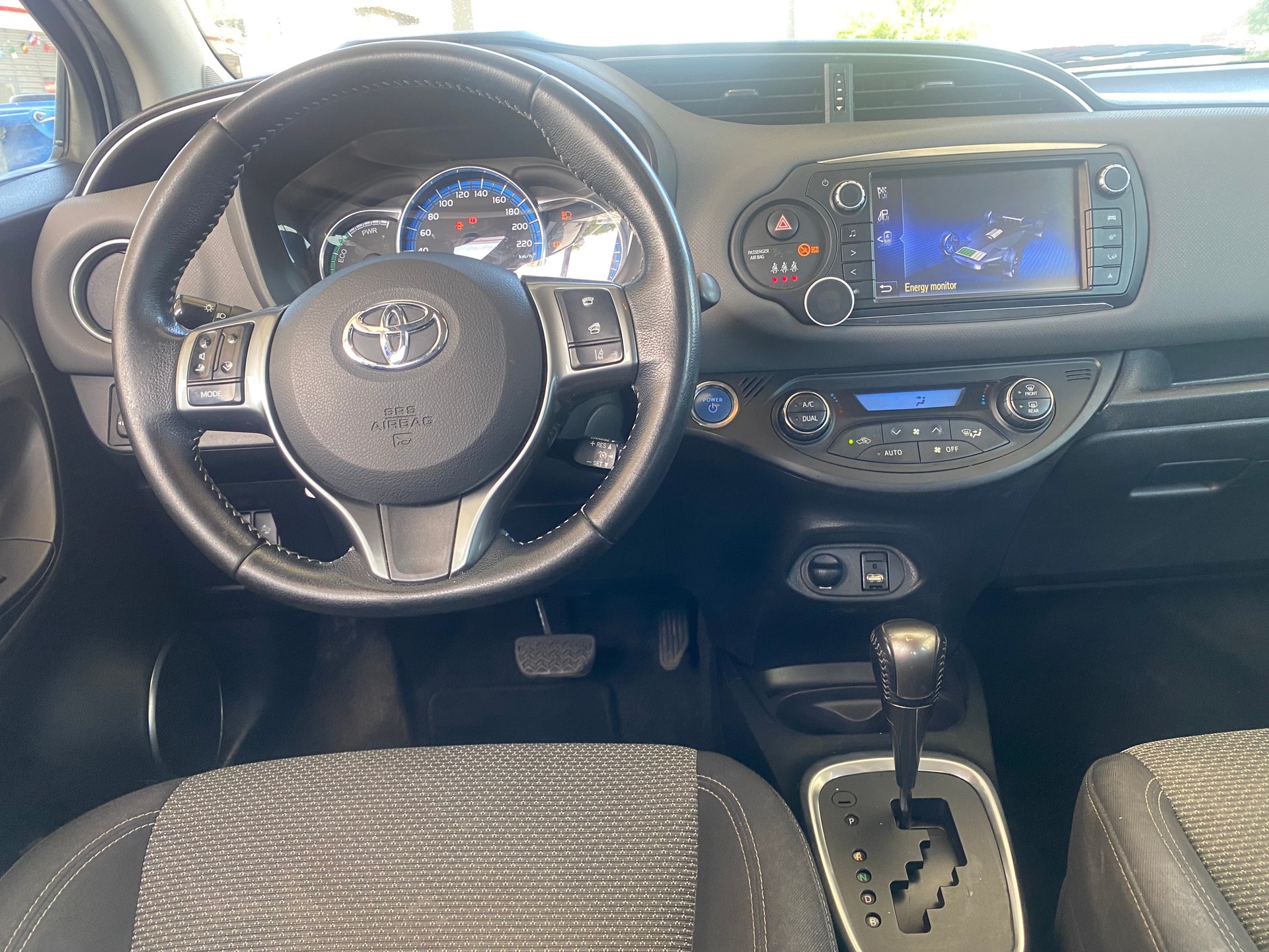 TOYOTA Yaris Hybrid-image-8