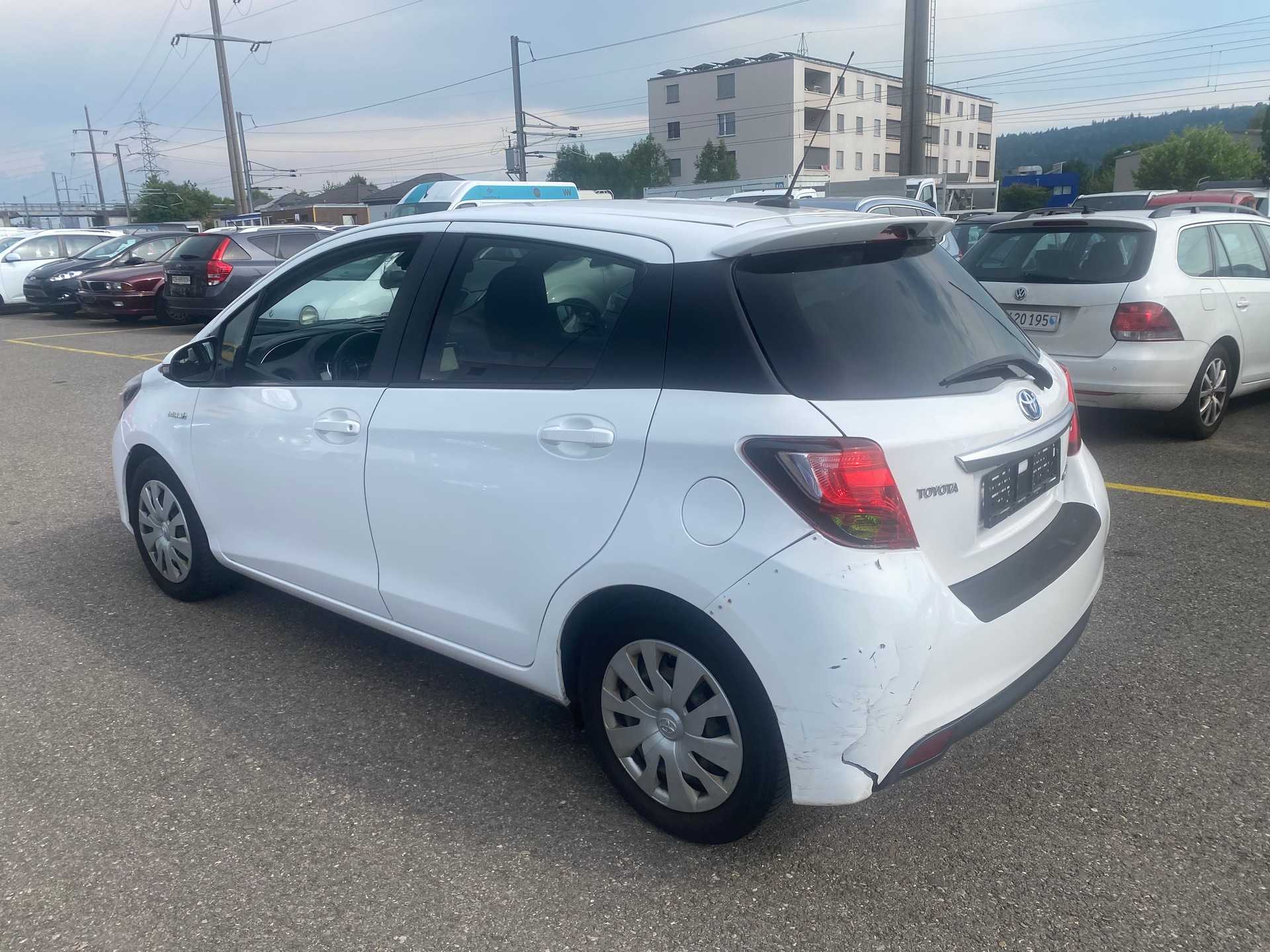 TOYOTA Yaris Hybrid-image-6