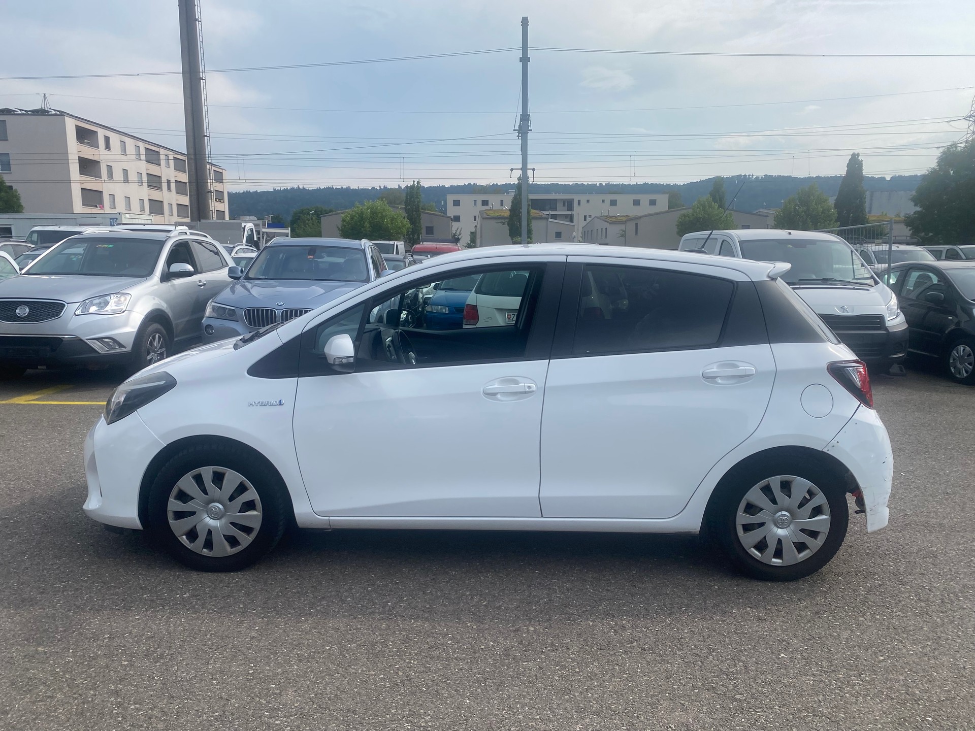 TOYOTA Yaris Hybrid-image-4