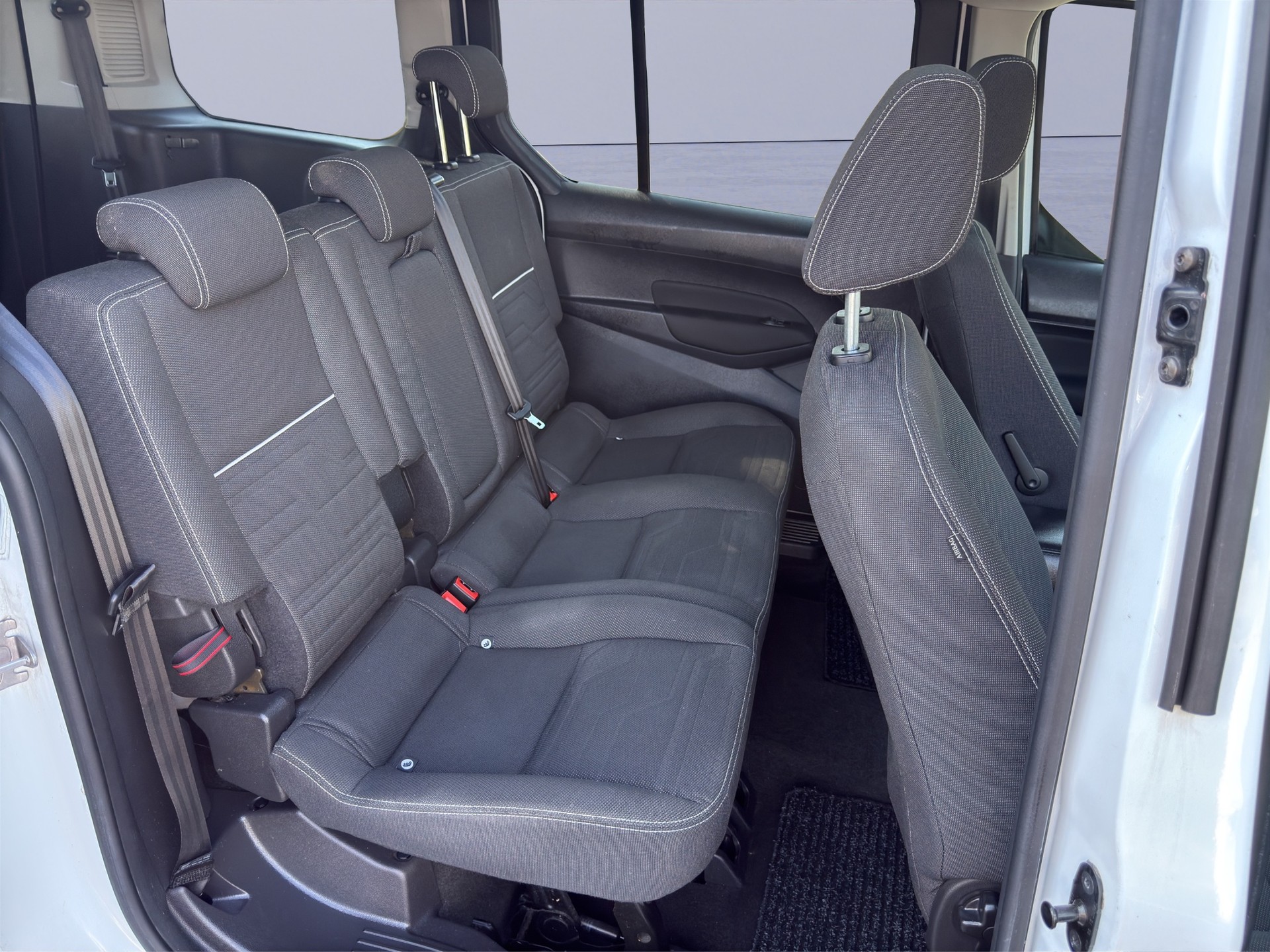 FORD Grand Tourneo Connect 1.5 TDCi Trend Powershift-image-7