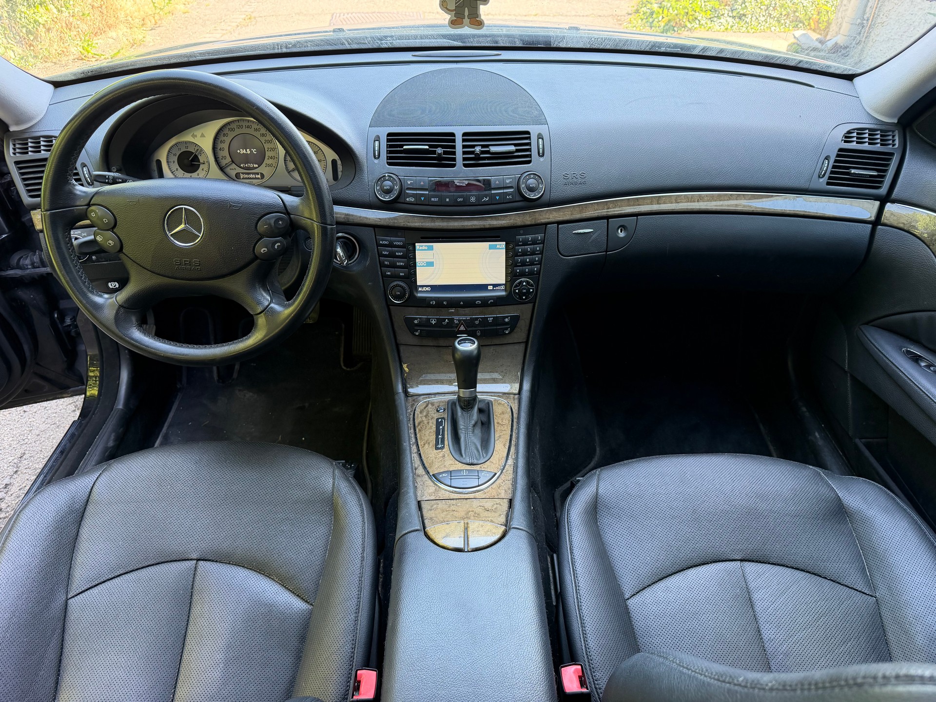 MERCEDES-BENZ E 350 Classic 4Matic Automatic-image-10