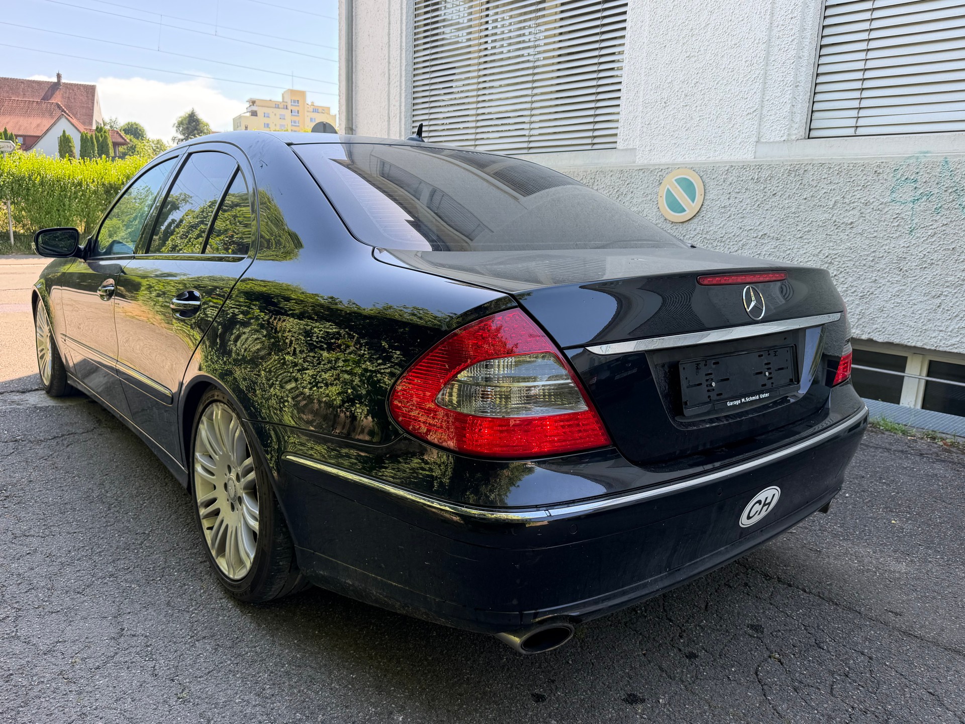 MERCEDES-BENZ E 350 Classic 4Matic Automatic-image-4