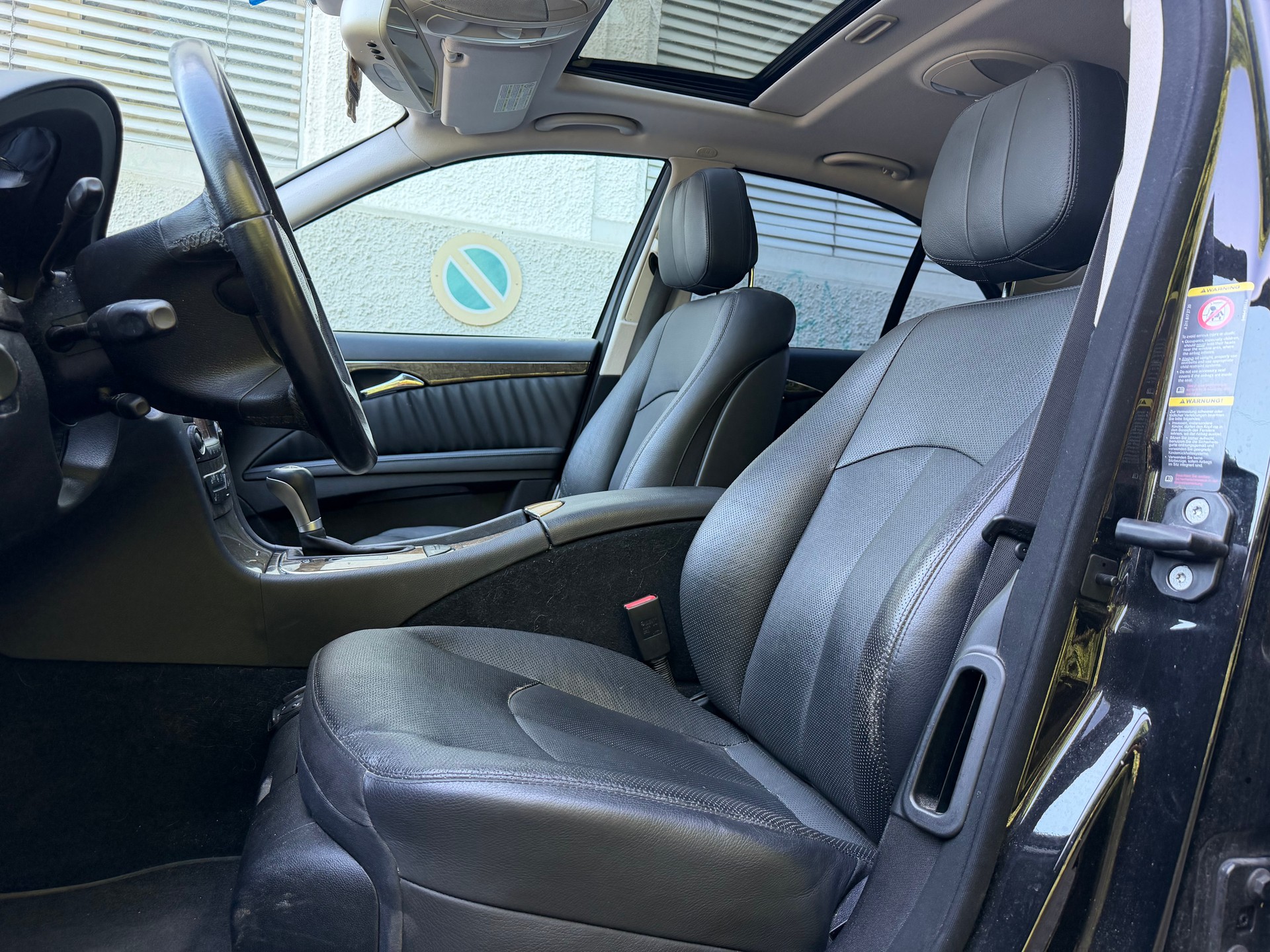 MERCEDES-BENZ E 350 Classic 4Matic Automatic-image-8