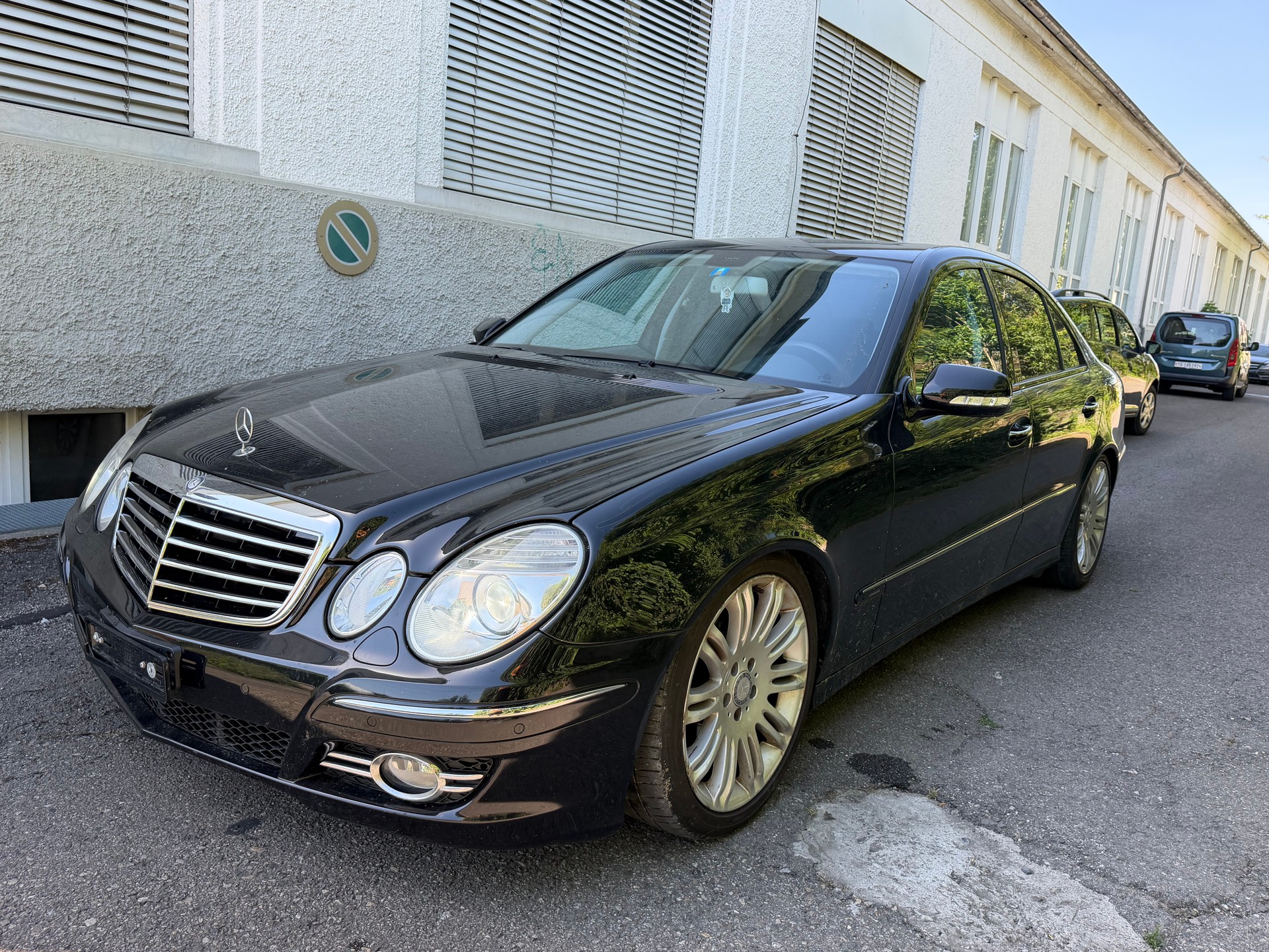 MERCEDES-BENZ E 350 Classic 4Matic Automatic-image-6