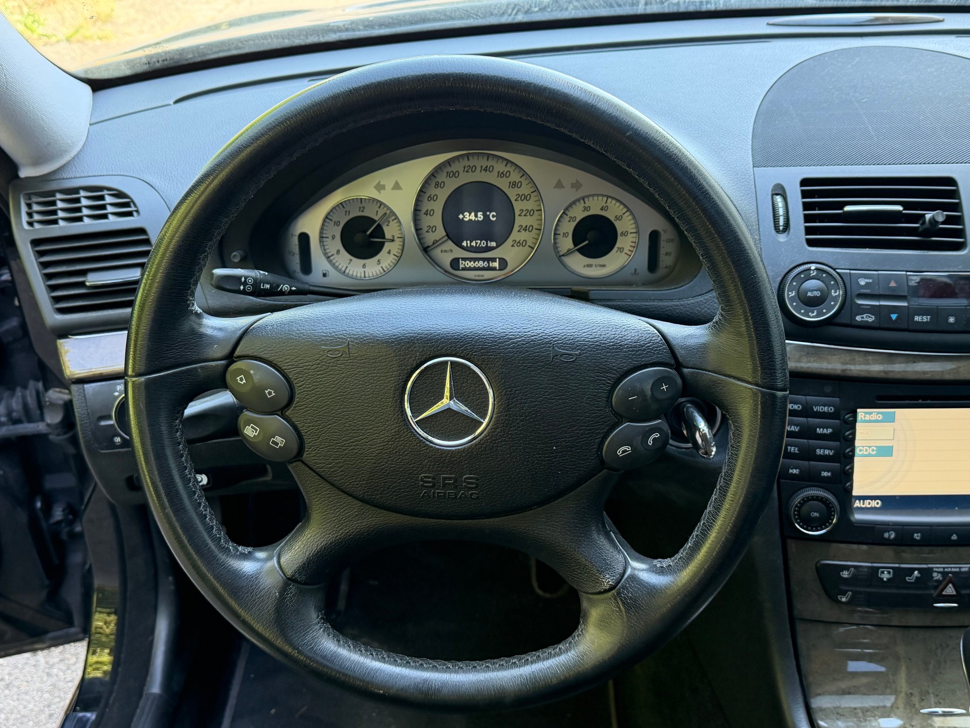 MERCEDES-BENZ E 350 Classic 4Matic Automatic-image-13
