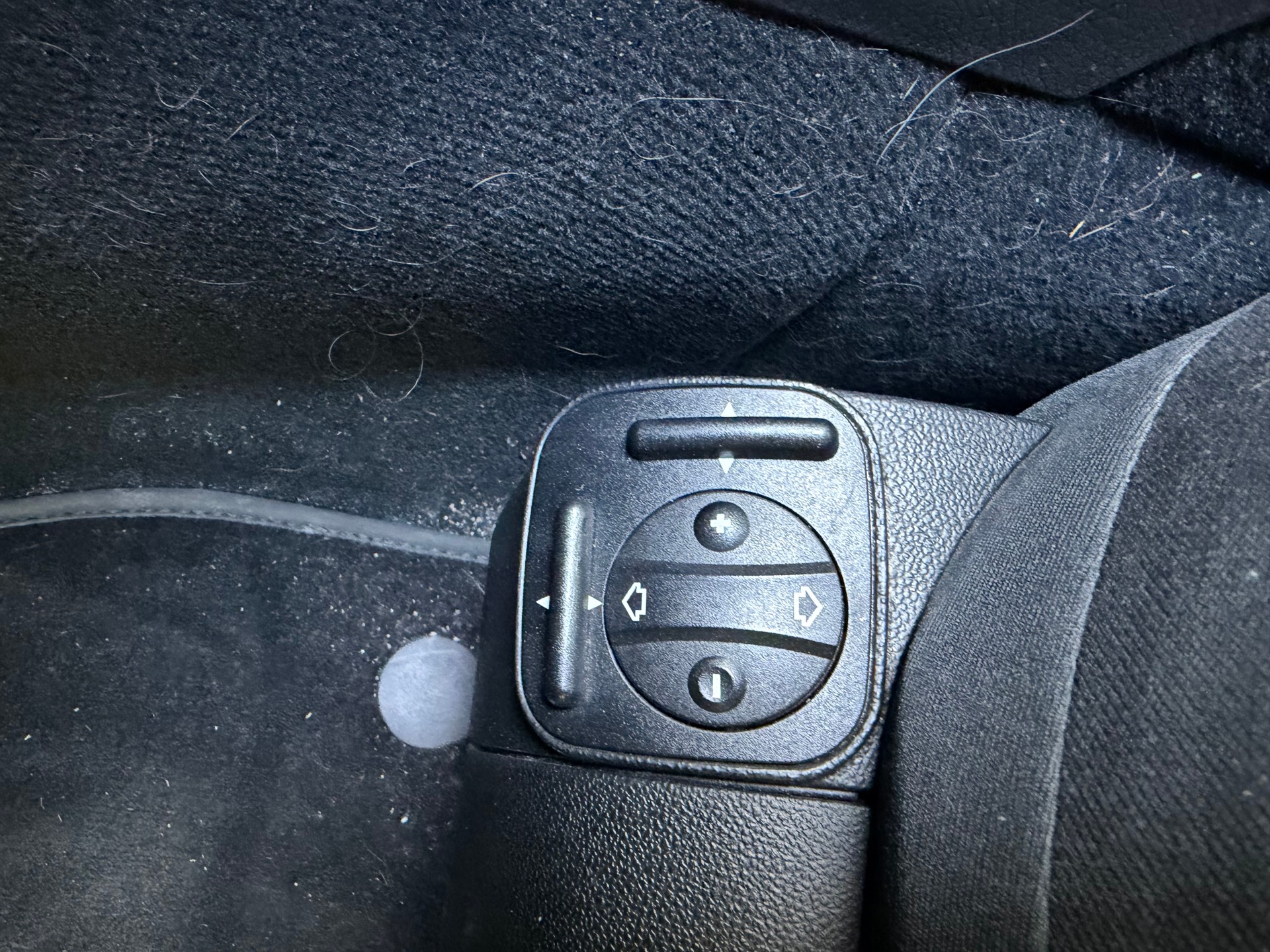 MERCEDES-BENZ E 350 Classic 4Matic Automatic-image-12