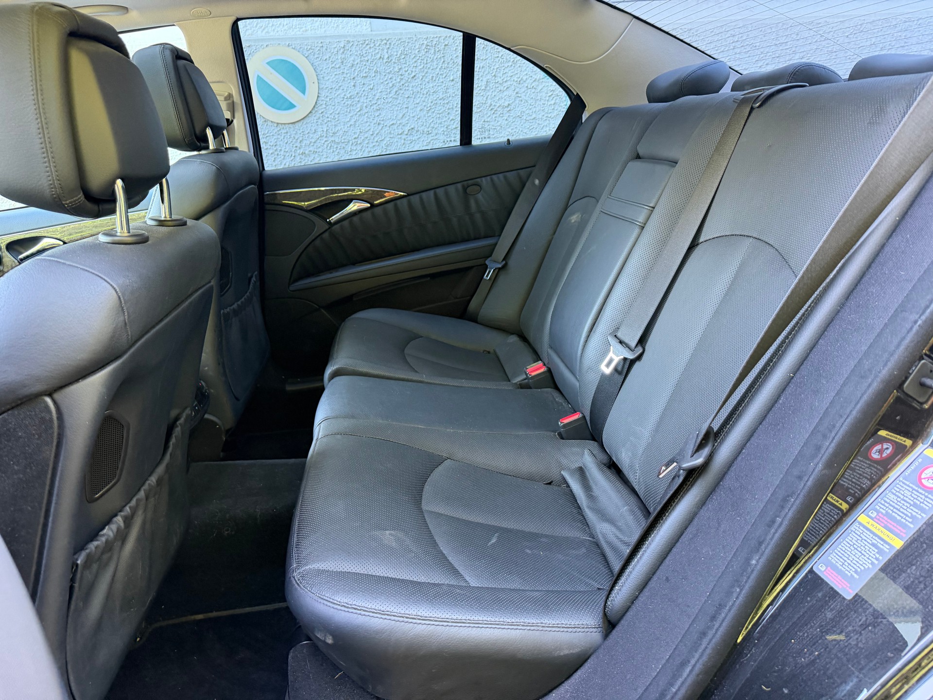 MERCEDES-BENZ E 350 Classic 4Matic Automatic-image-9