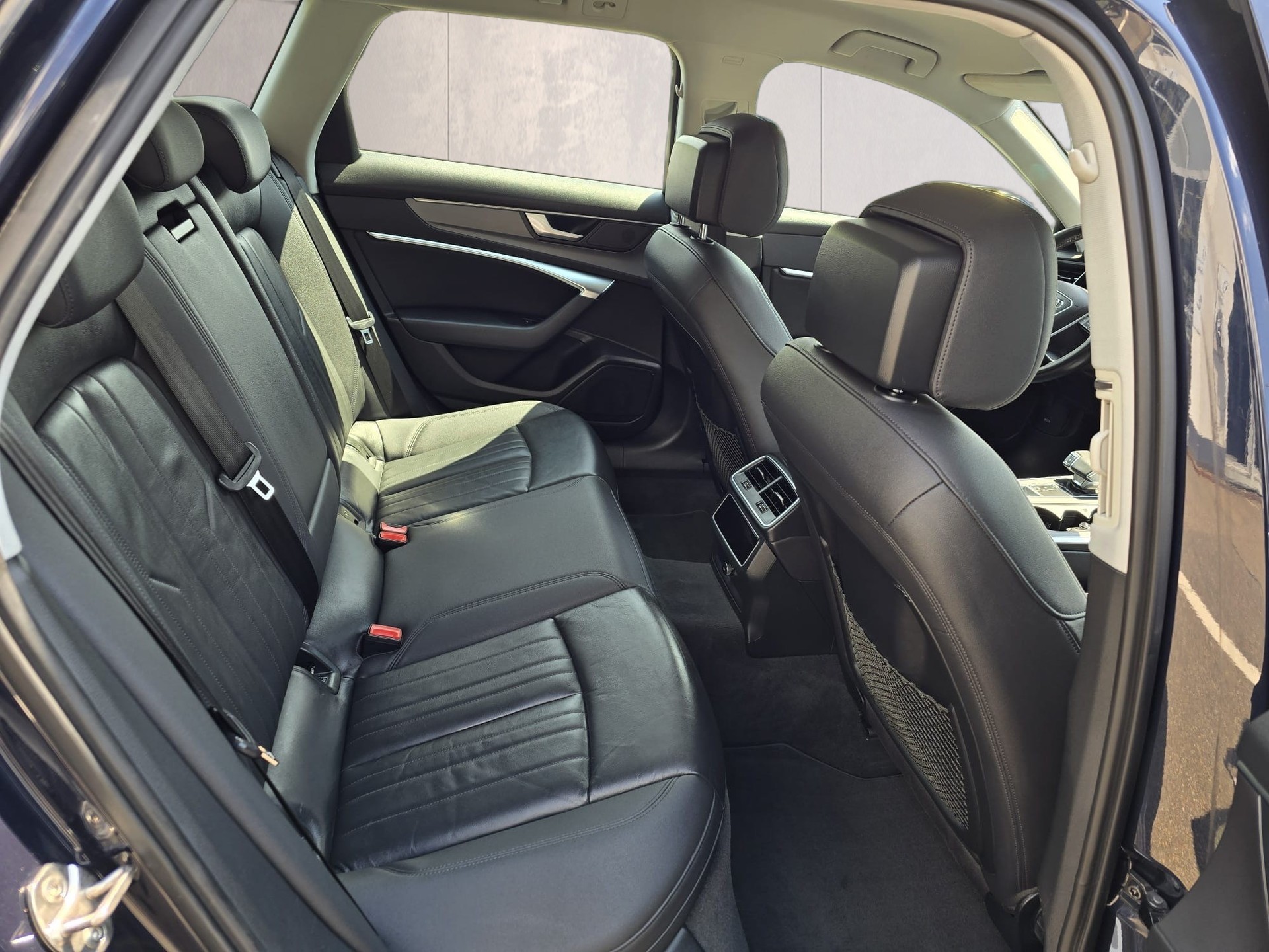AUDI A6 Avant 40 TDI Design S-tronic-image-22