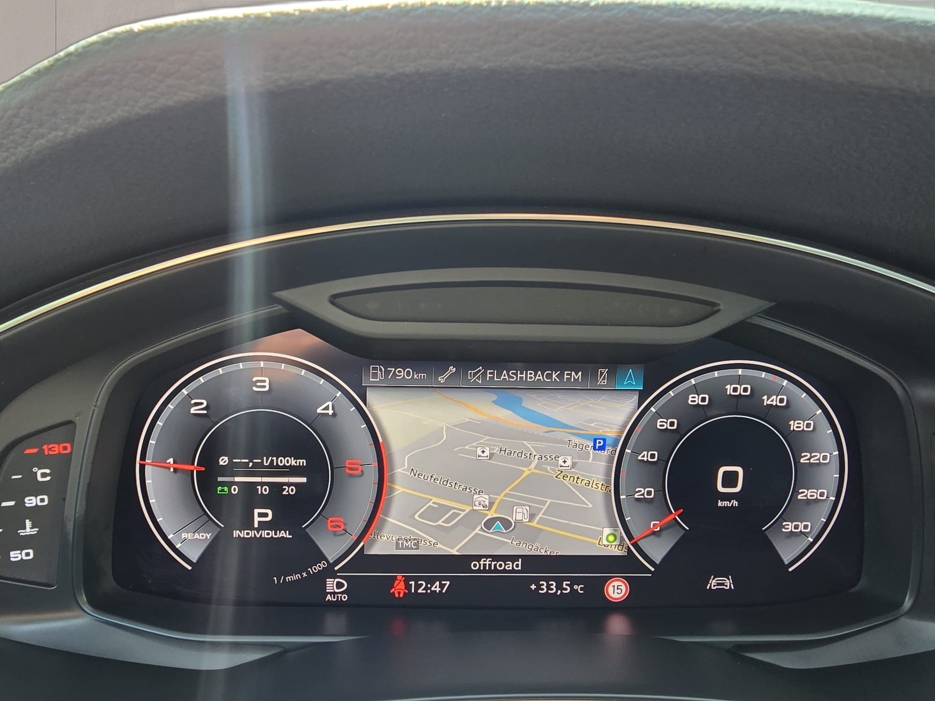 AUDI A6 Avant 40 TDI Design S-tronic-image-13
