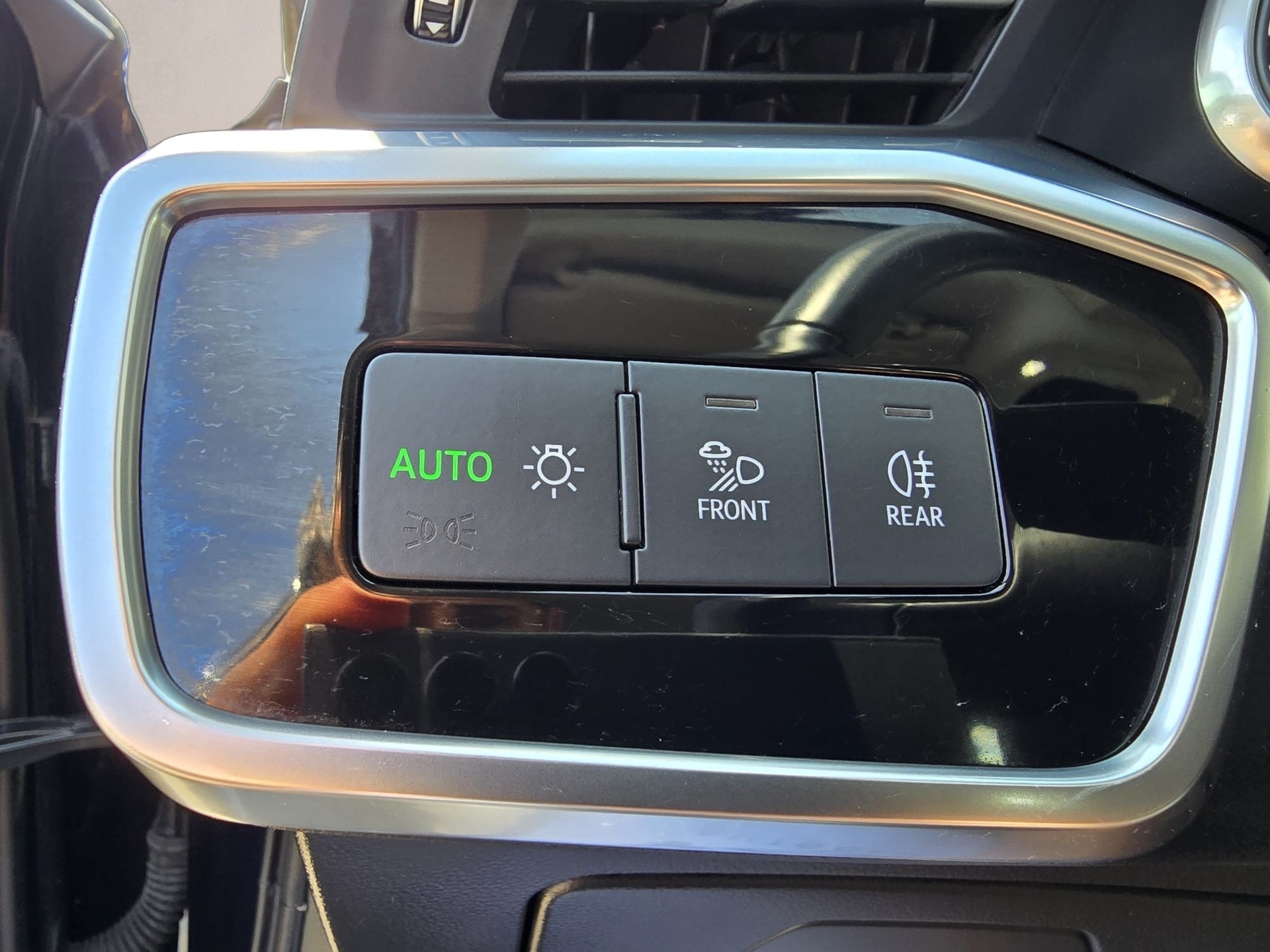 AUDI A6 Avant 40 TDI Design S-tronic-image-15