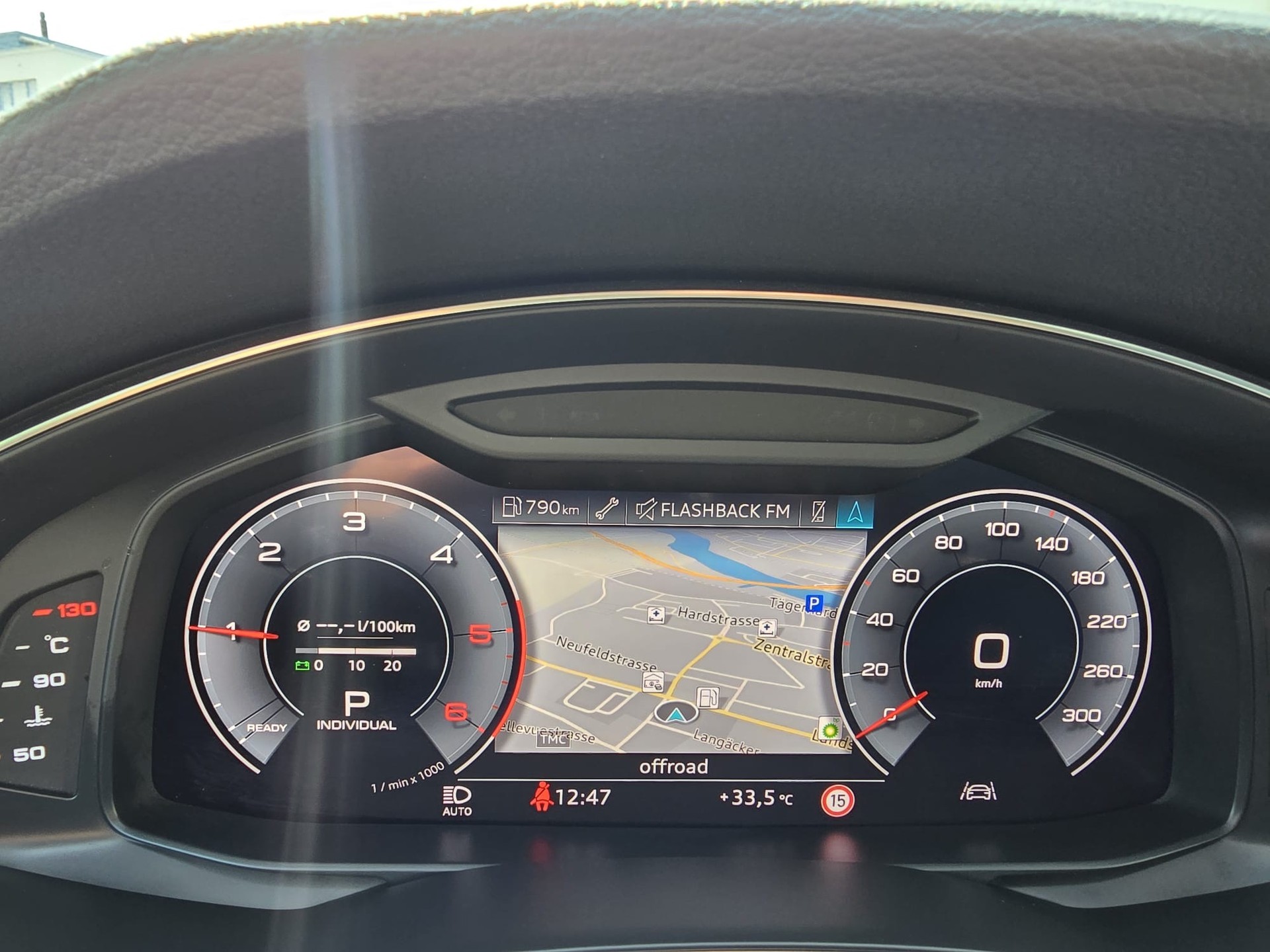 AUDI A6 Avant 40 TDI Design S-tronic-image-13