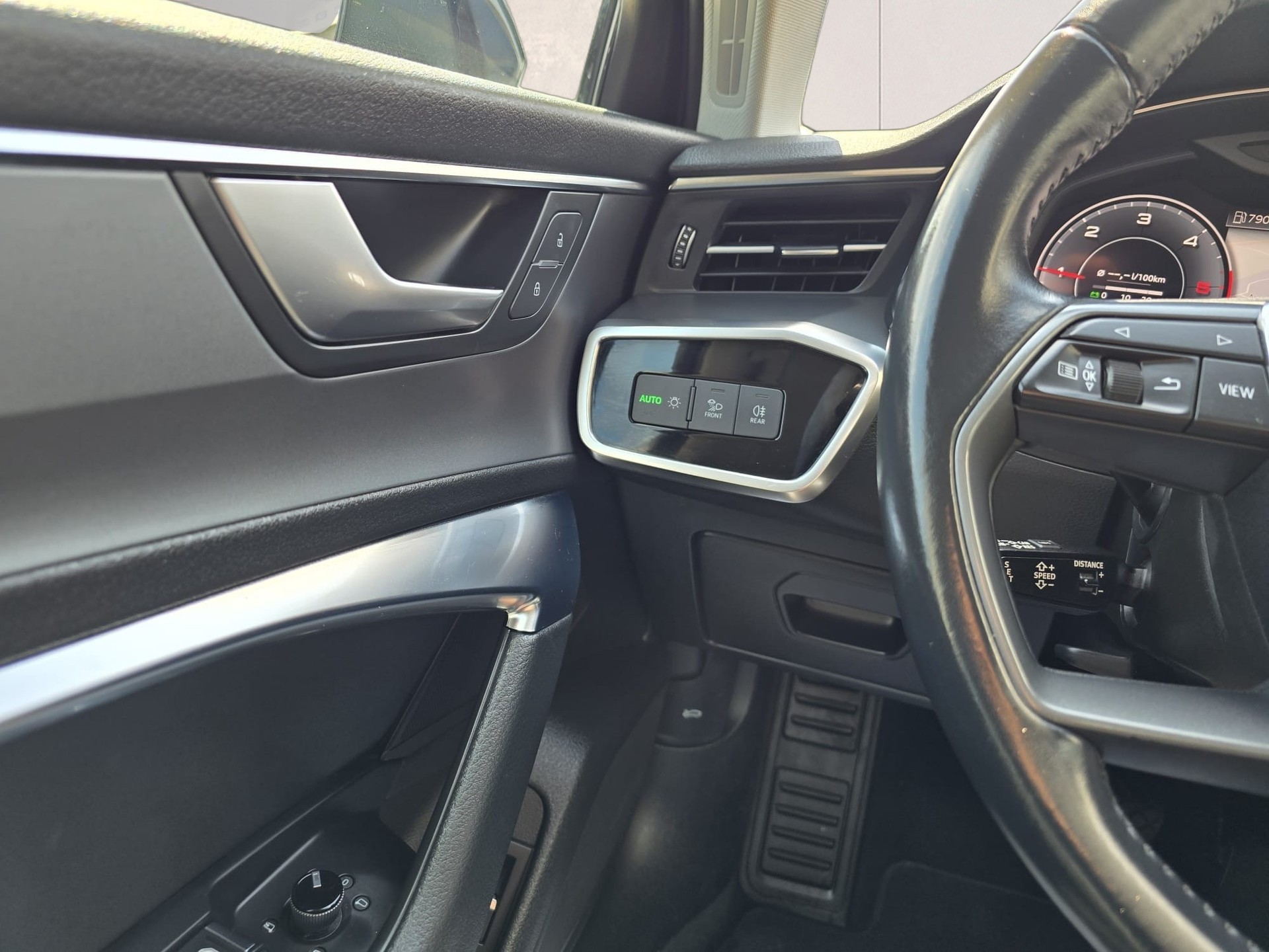 AUDI A6 Avant 40 TDI Design S-tronic-image-14